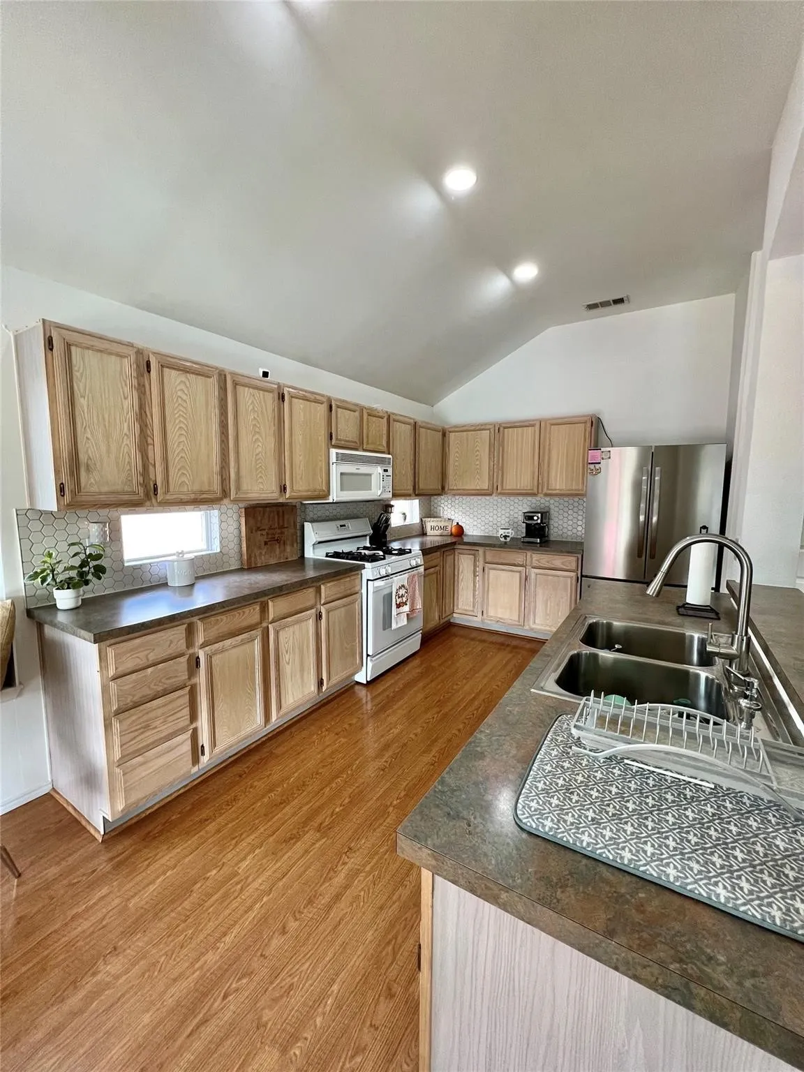 Vaulted ceiling with recessed lighting