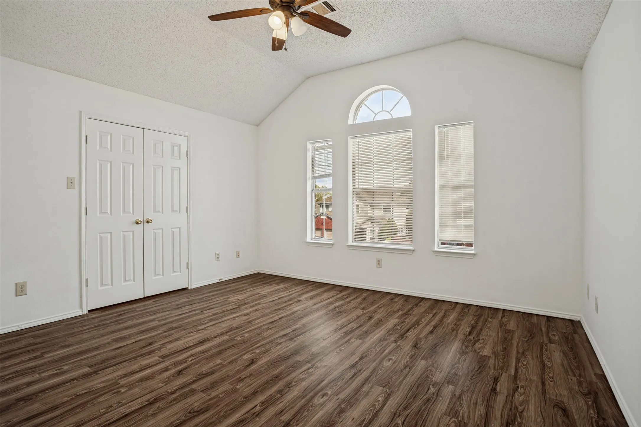 Single Family Residence For Sale in Collin County , 900 Sweetgum Creek, Plano, Texas 75023, 3 Bedroom, 3 Bathroom, 2 Garage spaces, 1,573 Sqft, built in 1991, mls#21400097, Real Estate Agent in Plano, Homes For Sale in Collin county, Homes For Sale in Plano, Realtor in Plano Texas, Real Estate Brokerage Independent Realty Texas, Luminita Cordes Realtor