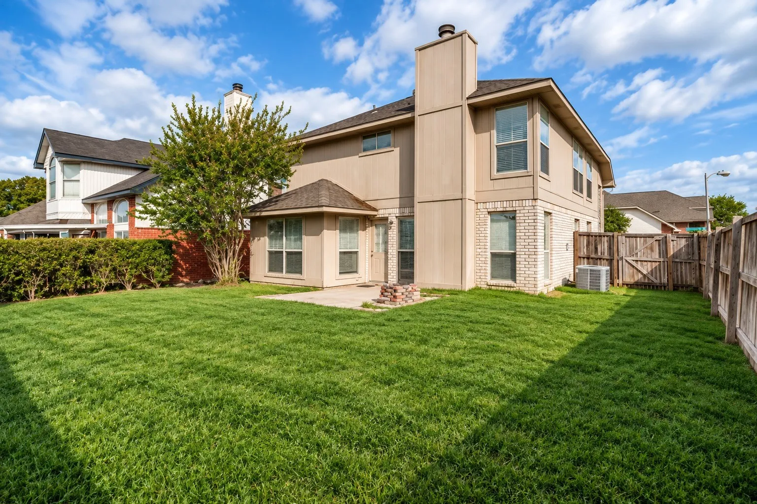 Single Family Residence For Sale in Collin County , 900 Sweetgum Creek, Plano, Texas 75023, 3 Bedroom, 3 Bathroom, 2 Garage spaces, 1,573 Sqft, built in 1991, mls#21400097, Real Estate Agent in Plano, Homes For Sale in Collin county, Homes For Sale in Plano, Realtor in Plano Texas, Real Estate Brokerage Independent Realty Texas, Luminita Cordes Realtor