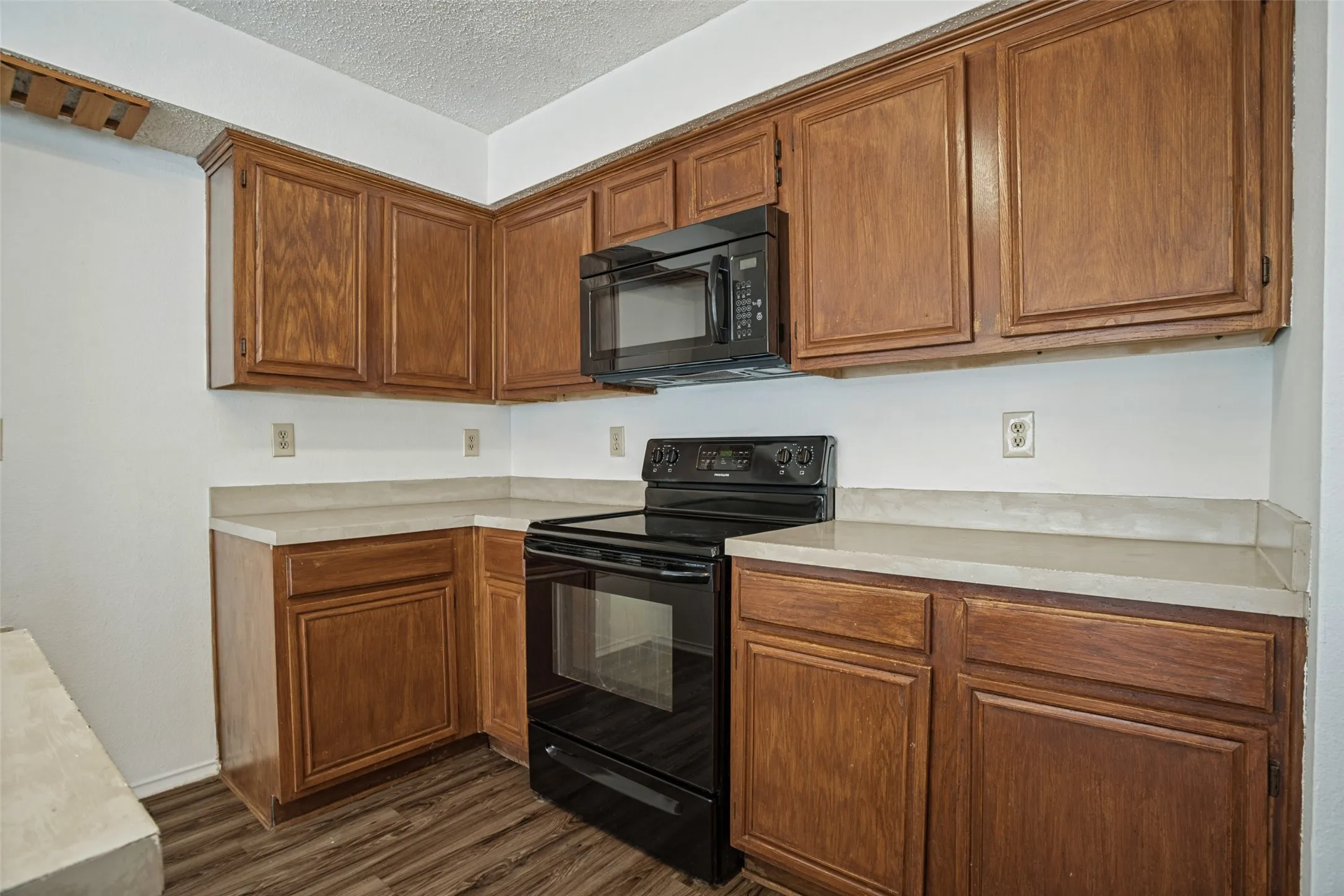 Single Family Residence For Sale in Collin County , 900 Sweetgum Creek, Plano, Texas 75023, 3 Bedroom, 3 Bathroom, 2 Garage spaces, 1,573 Sqft, built in 1991, mls#21400097, Real Estate Agent in Plano, Homes For Sale in Collin county, Homes For Sale in Plano, Realtor in Plano Texas, Real Estate Brokerage Independent Realty Texas, Luminita Cordes Realtor