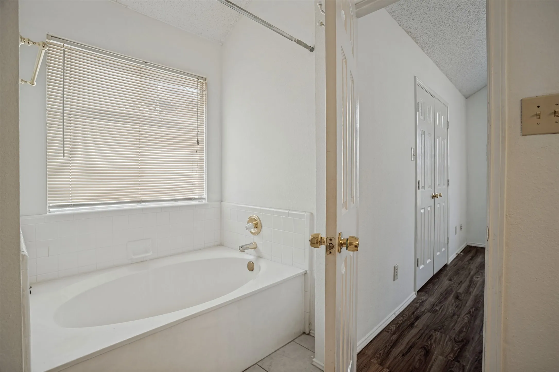 Single Family Residence For Sale in Collin County , 900 Sweetgum Creek, Plano, Texas 75023, 3 Bedroom, 3 Bathroom, 2 Garage spaces, 1,573 Sqft, built in 1991, mls#21400097, Real Estate Agent in Plano, Homes For Sale in Collin county, Homes For Sale in Plano, Realtor in Plano Texas, Real Estate Brokerage Independent Realty Texas, Luminita Cordes Realtor