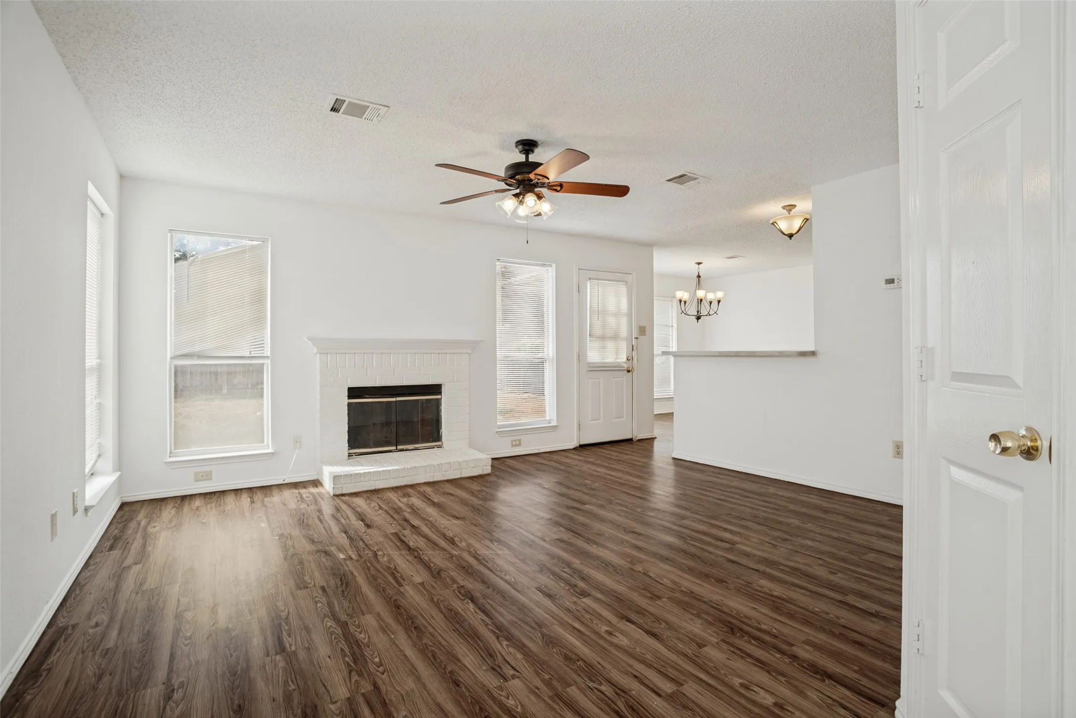 Single Family Residence For Sale in Collin County , 900 Sweetgum Creek, Plano, Texas 75023, 3 Bedroom, 3 Bathroom, 2 Garage spaces, 1,573 Sqft, built in 1991, mls#21400097, Real Estate Agent in Plano, Homes For Sale in Collin county, Homes For Sale in Plano, Realtor in Plano Texas, Real Estate Brokerage Independent Realty Texas, Luminita Cordes Realtor