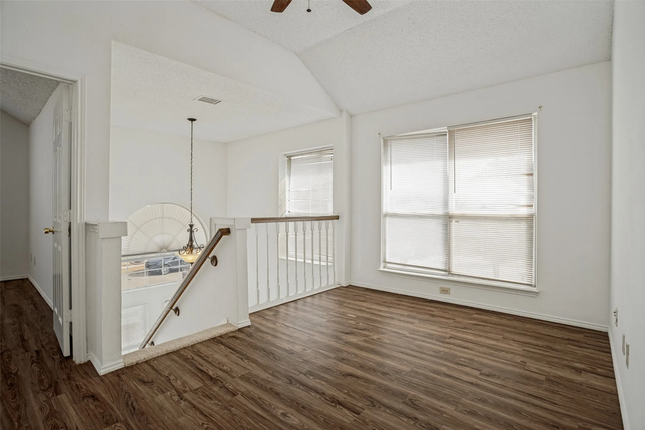 Single Family Residence For Sale in Collin County , 900 Sweetgum Creek, Plano, Texas 75023, 3 Bedroom, 3 Bathroom, 2 Garage spaces, 1,573 Sqft, built in 1991, mls#21400097, Real Estate Agent in Plano, Homes For Sale in Collin county, Homes For Sale in Plano, Realtor in Plano Texas, Real Estate Brokerage Independent Realty Texas, Luminita Cordes Realtor