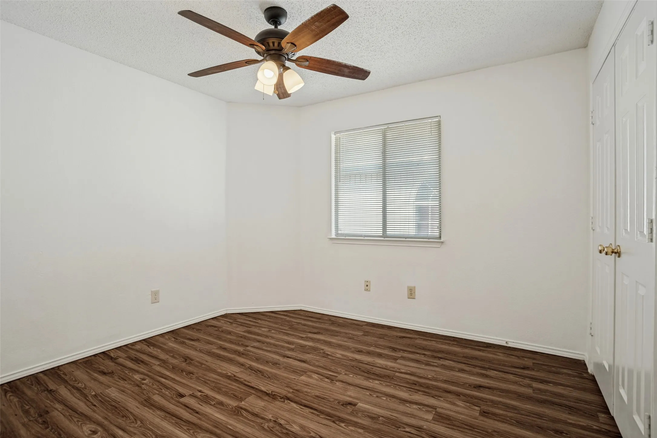 Single Family Residence For Sale in Collin County , 900 Sweetgum Creek, Plano, Texas 75023, 3 Bedroom, 3 Bathroom, 2 Garage spaces, 1,573 Sqft, built in 1991, mls#21400097, Real Estate Agent in Plano, Homes For Sale in Collin county, Homes For Sale in Plano, Realtor in Plano Texas, Real Estate Brokerage Independent Realty Texas, Luminita Cordes Realtor
