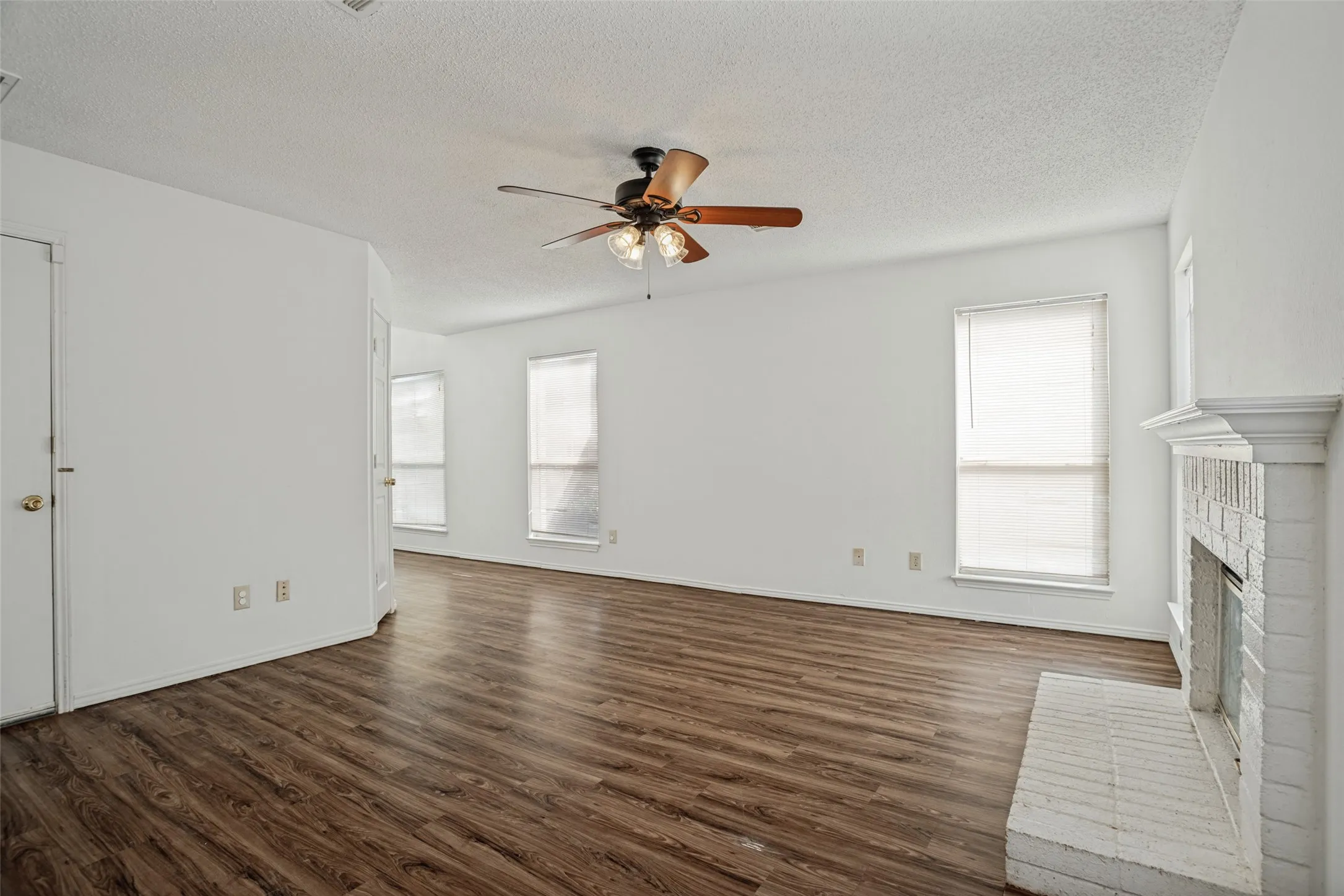 Single Family Residence For Sale in Collin County , 900 Sweetgum Creek, Plano, Texas 75023, 3 Bedroom, 3 Bathroom, 2 Garage spaces, 1,573 Sqft, built in 1991, mls#21400097, Real Estate Agent in Plano, Homes For Sale in Collin county, Homes For Sale in Plano, Realtor in Plano Texas, Real Estate Brokerage Independent Realty Texas, Luminita Cordes Realtor