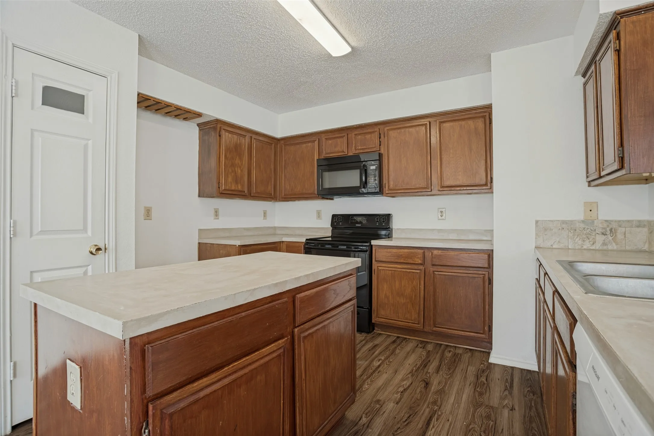 Single Family Residence For Sale in Collin County , 900 Sweetgum Creek, Plano, Texas 75023, 3 Bedroom, 3 Bathroom, 2 Garage spaces, 1,573 Sqft, built in 1991, mls#21400097, Real Estate Agent in Plano, Homes For Sale in Collin county, Homes For Sale in Plano, Realtor in Plano Texas, Real Estate Brokerage Independent Realty Texas, Luminita Cordes Realtor