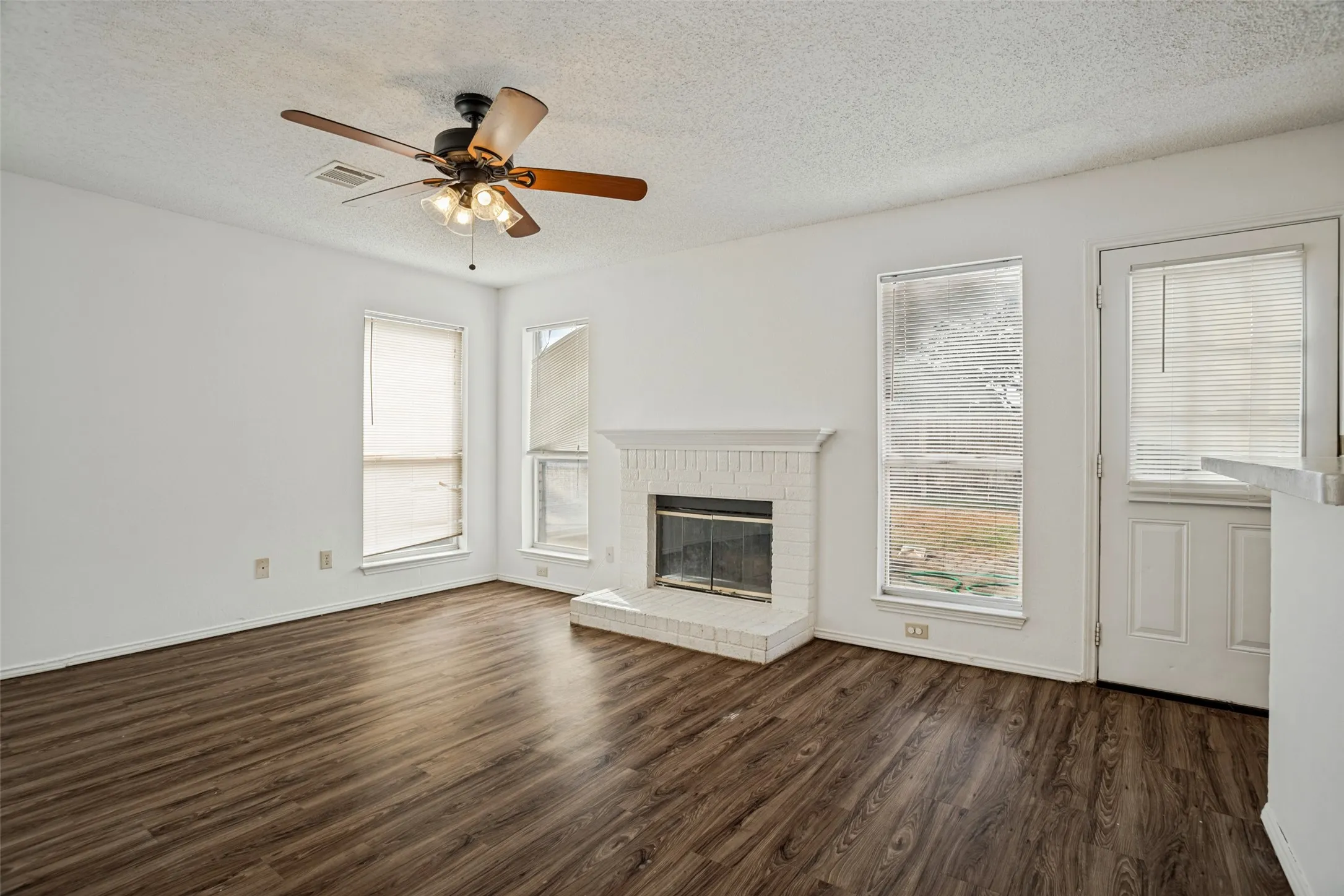 Single Family Residence For Sale in Collin County , 900 Sweetgum Creek, Plano, Texas 75023, 3 Bedroom, 3 Bathroom, 2 Garage spaces, 1,573 Sqft, built in 1991, mls#21400097, Real Estate Agent in Plano, Homes For Sale in Collin county, Homes For Sale in Plano, Realtor in Plano Texas, Real Estate Brokerage Independent Realty Texas, Luminita Cordes Realtor