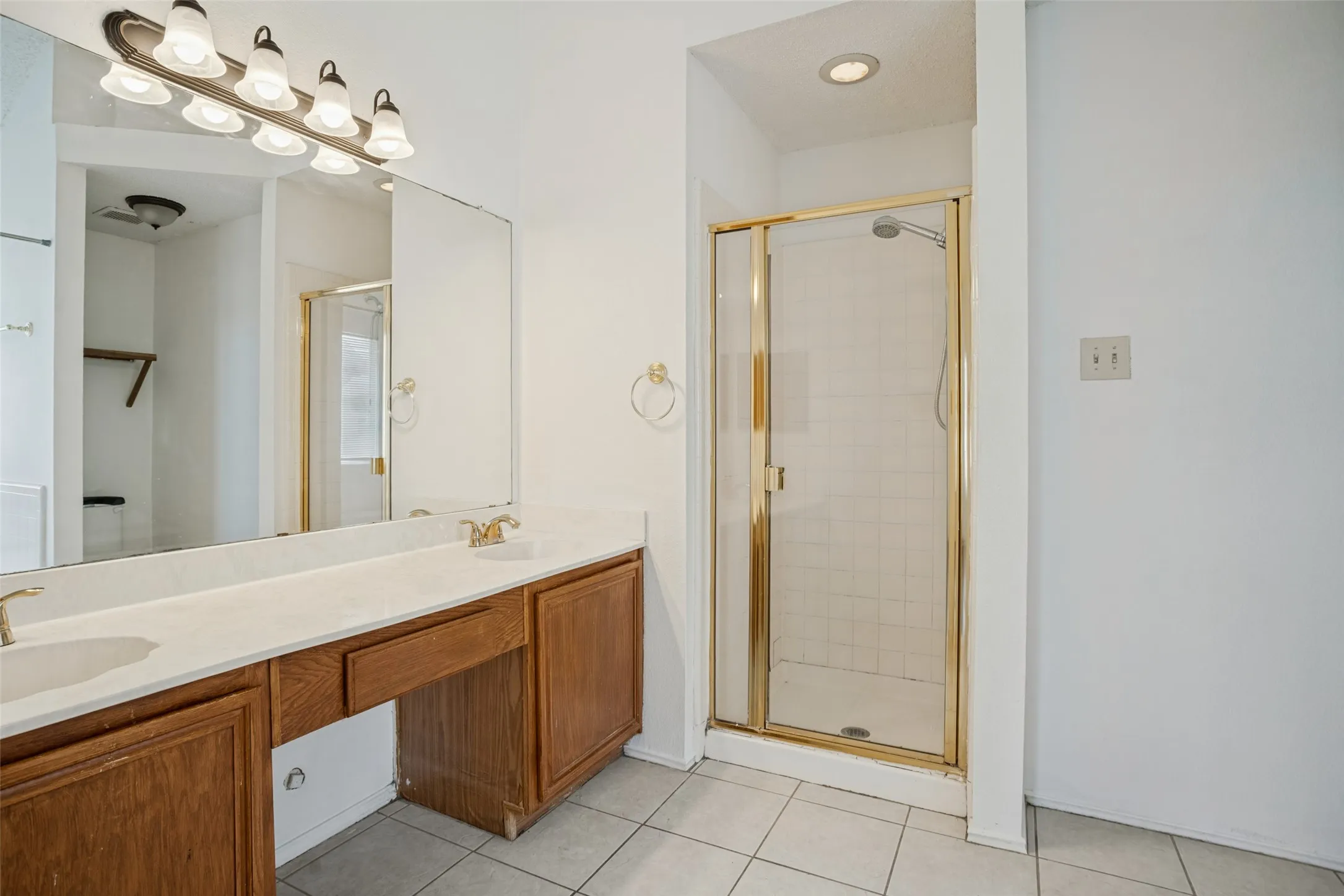 Single Family Residence For Sale in Collin County , 900 Sweetgum Creek, Plano, Texas 75023, 3 Bedroom, 3 Bathroom, 2 Garage spaces, 1,573 Sqft, built in 1991, mls#21400097, Real Estate Agent in Plano, Homes For Sale in Collin county, Homes For Sale in Plano, Realtor in Plano Texas, Real Estate Brokerage Independent Realty Texas, Luminita Cordes Realtor