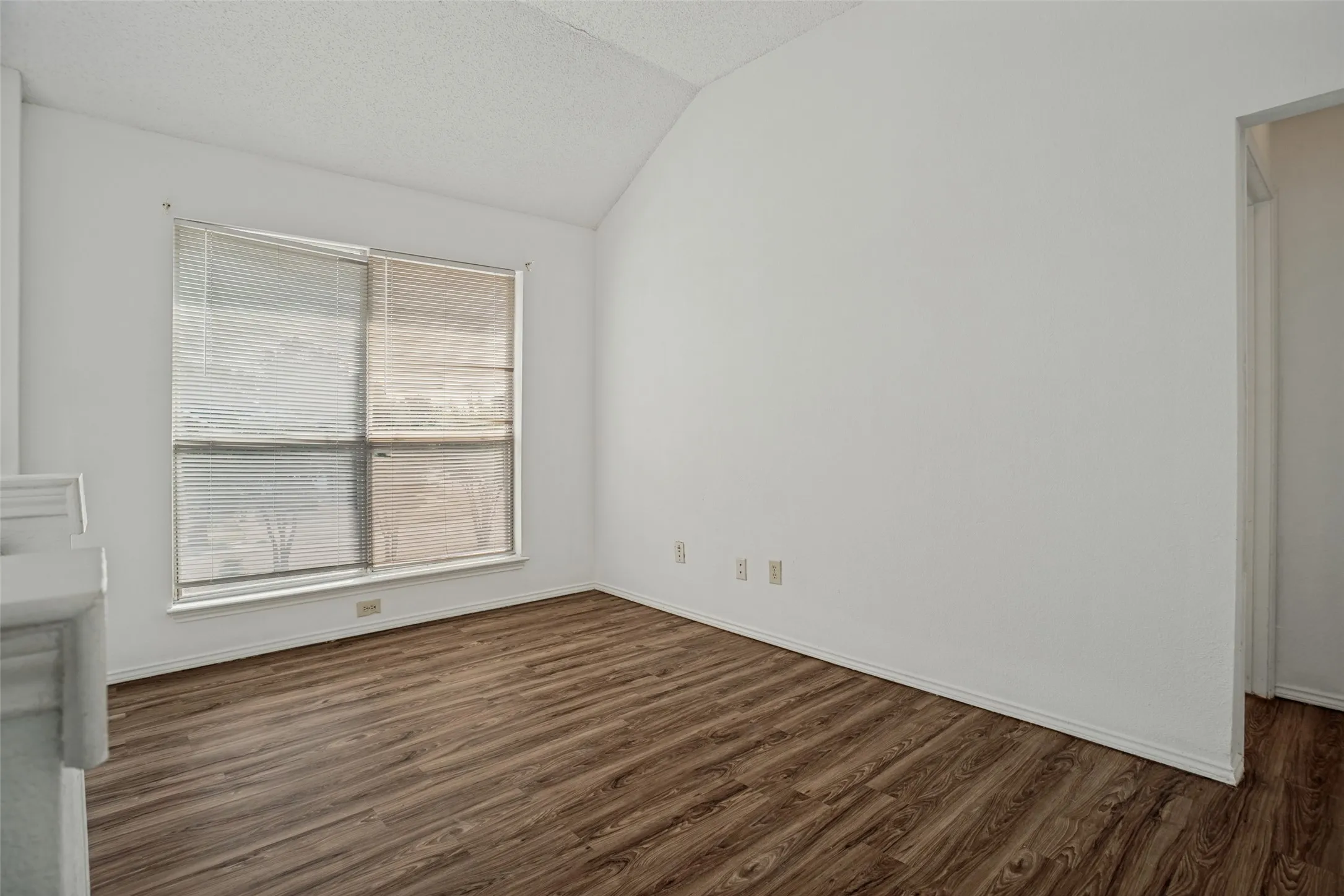Single Family Residence For Sale in Collin County , 900 Sweetgum Creek, Plano, Texas 75023, 3 Bedroom, 3 Bathroom, 2 Garage spaces, 1,573 Sqft, built in 1991, mls#21400097, Real Estate Agent in Plano, Homes For Sale in Collin county, Homes For Sale in Plano, Realtor in Plano Texas, Real Estate Brokerage Independent Realty Texas, Luminita Cordes Realtor