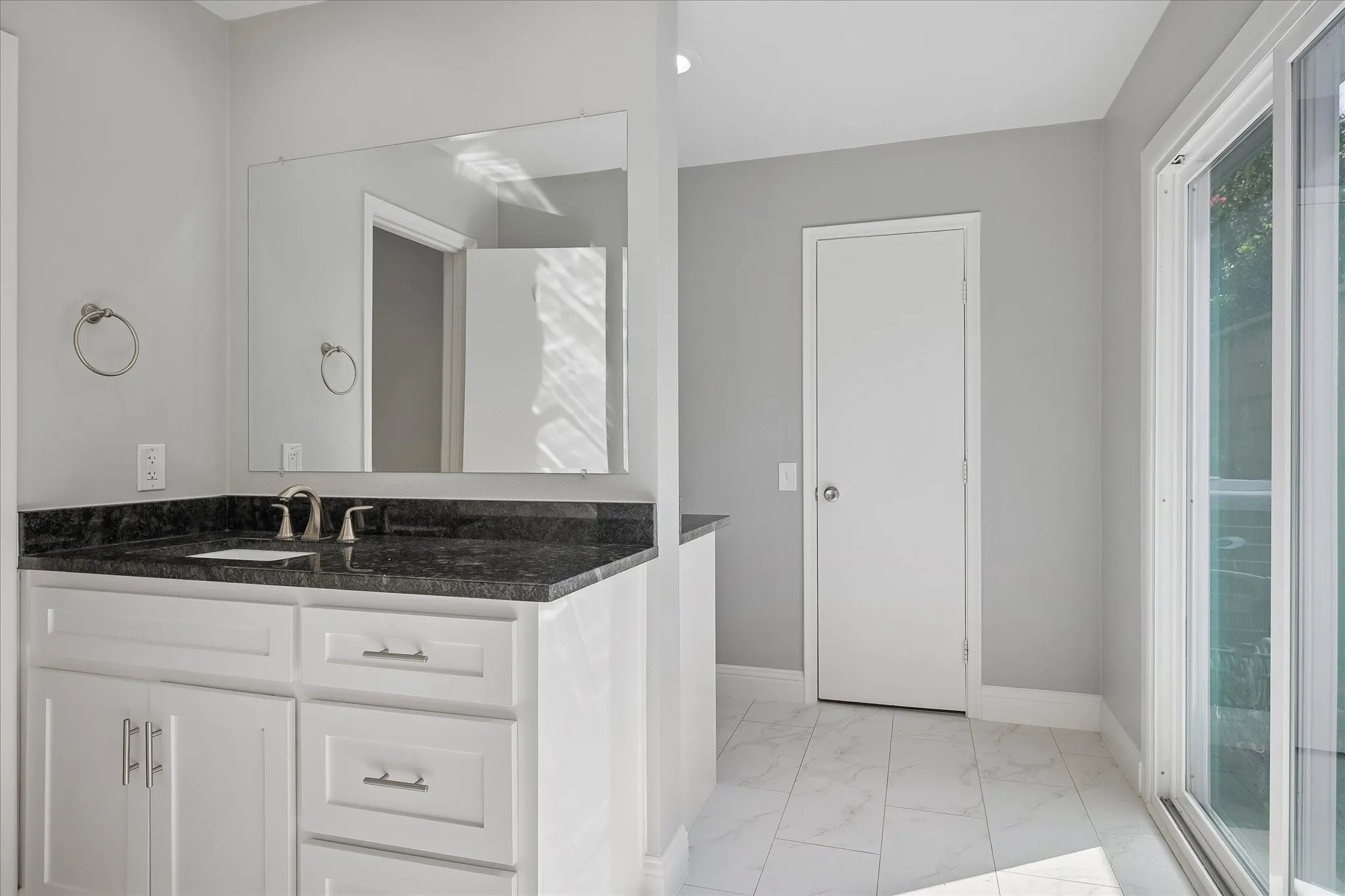 Single Family Residence For Rent in Dallas County , 16817 Rustic Meadows Drive, Dallas, Texas 75248, 3 Bedroom, 3 Bathroom, 2 Garage spaces, 2,190 Sqft, built in 1977, mls#21400902, Real Estate Agent in Dallas, Homes For Rent in Dallas county, Homes For Rent in Dallas, Realtor in Dallas Texas, Real Estate Brokerage Independent Realty Texas, Luminita Cordes Realtor