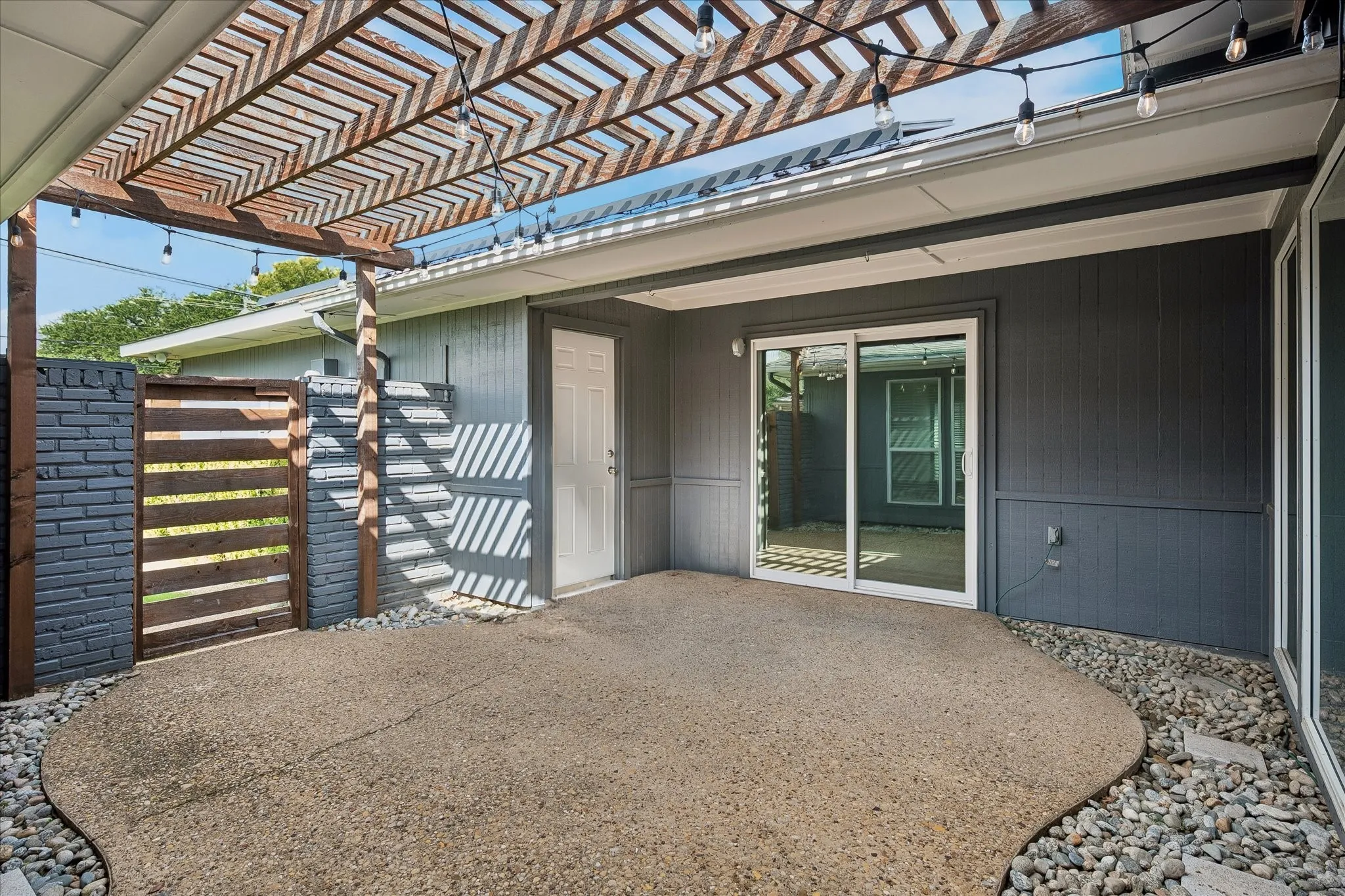 Single Family Residence For Rent in Dallas County , 16817 Rustic Meadows Drive, Dallas, Texas 75248, 3 Bedroom, 3 Bathroom, 2 Garage spaces, 2,190 Sqft, built in 1977, mls#21400902, Real Estate Agent in Dallas, Homes For Rent in Dallas county, Homes For Rent in Dallas, Realtor in Dallas Texas, Real Estate Brokerage Independent Realty Texas, Luminita Cordes Realtor