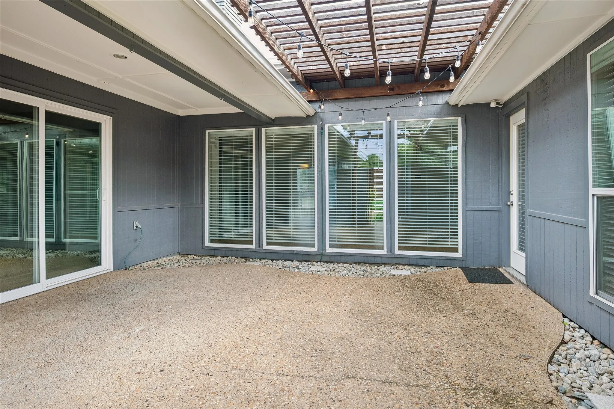 Single Family Residence For Rent in Dallas County , 16817 Rustic Meadows Drive, Dallas, Texas 75248, 3 Bedroom, 3 Bathroom, 2 Garage spaces, 2,190 Sqft, built in 1977, mls#21400902, Real Estate Agent in Dallas, Homes For Rent in Dallas county, Homes For Rent in Dallas, Realtor in Dallas Texas, Real Estate Brokerage Independent Realty Texas, Luminita Cordes Realtor