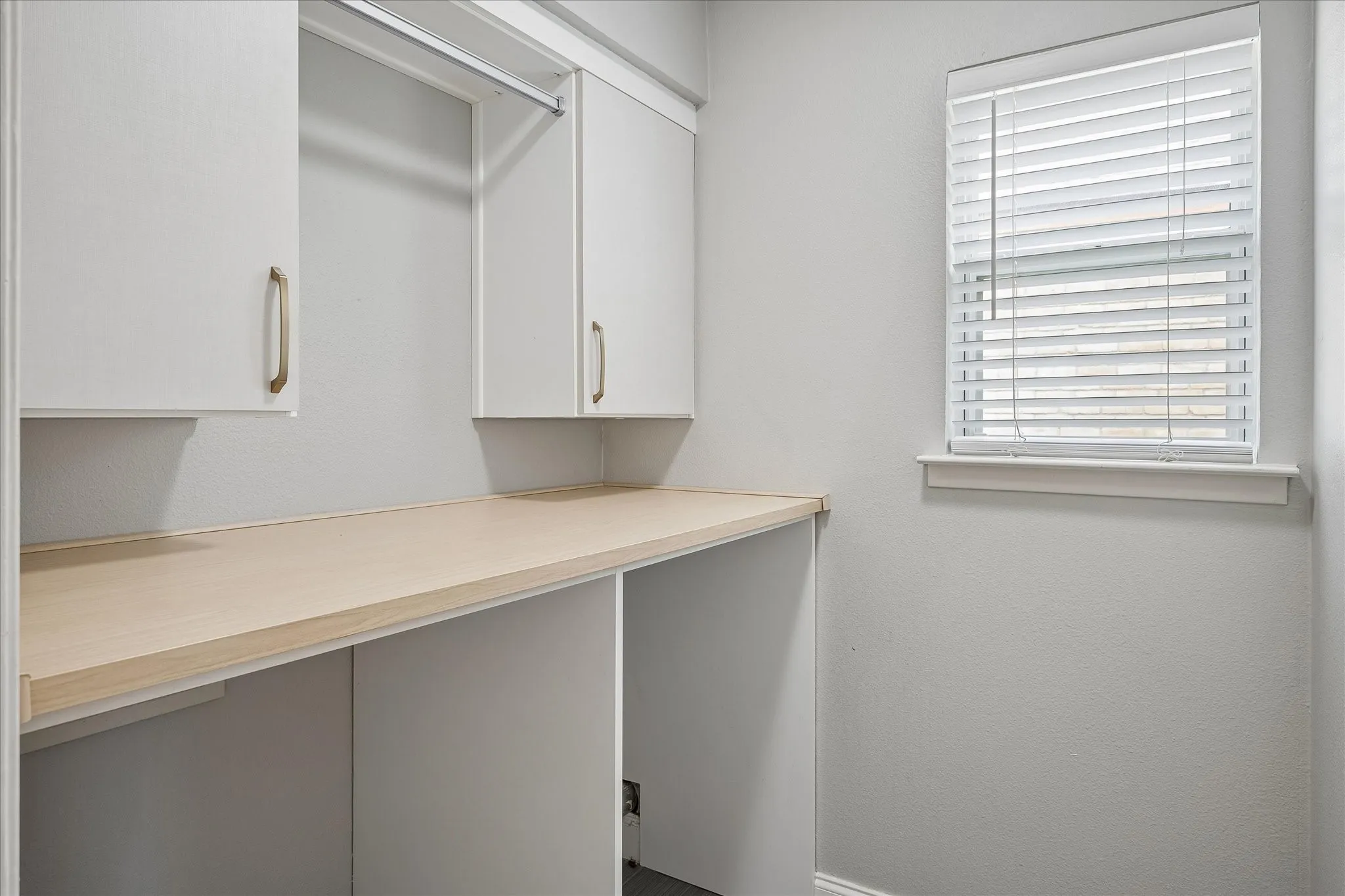 Single Family Residence For Rent in Dallas County , 16817 Rustic Meadows Drive, Dallas, Texas 75248, 3 Bedroom, 3 Bathroom, 2 Garage spaces, 2,190 Sqft, built in 1977, mls#21400902, Real Estate Agent in Dallas, Homes For Rent in Dallas county, Homes For Rent in Dallas, Realtor in Dallas Texas, Real Estate Brokerage Independent Realty Texas, Luminita Cordes Realtor