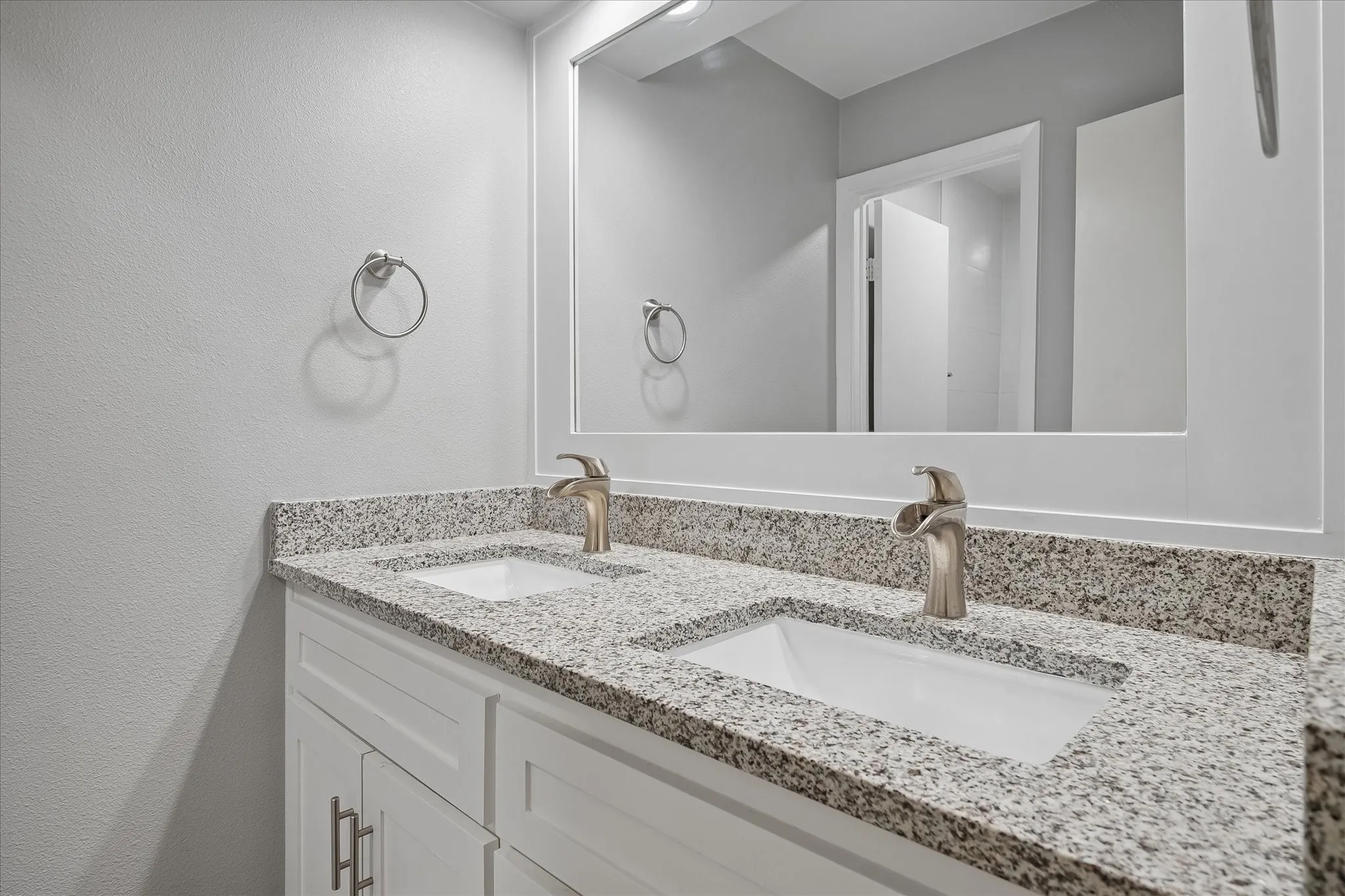 Single Family Residence For Rent in Dallas County , 16817 Rustic Meadows Drive, Dallas, Texas 75248, 3 Bedroom, 3 Bathroom, 2 Garage spaces, 2,190 Sqft, built in 1977, mls#21400902, Real Estate Agent in Dallas, Homes For Rent in Dallas county, Homes For Rent in Dallas, Realtor in Dallas Texas, Real Estate Brokerage Independent Realty Texas, Luminita Cordes Realtor
