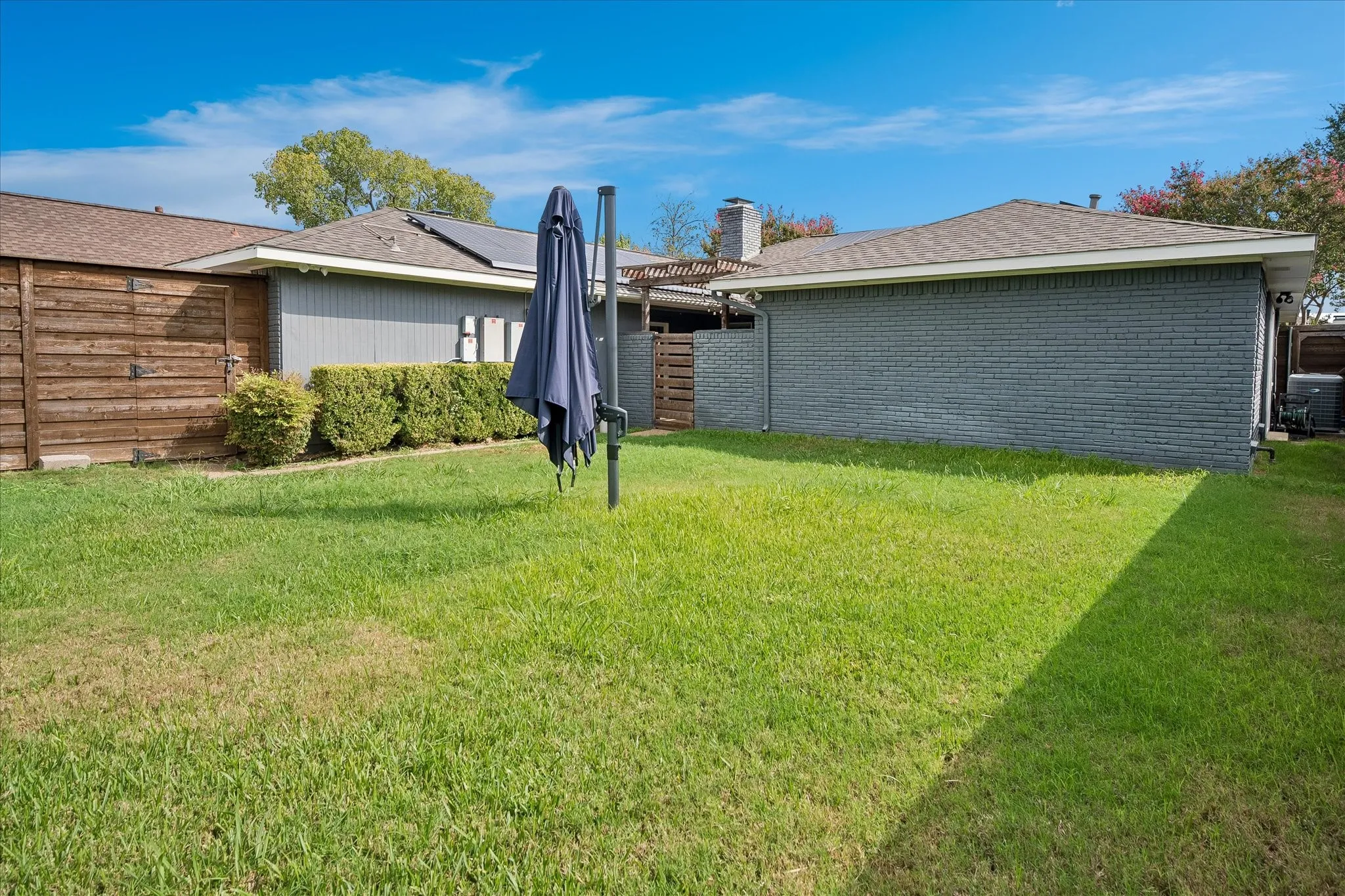 Single Family Residence For Rent in Dallas County , 16817 Rustic Meadows Drive, Dallas, Texas 75248, 3 Bedroom, 3 Bathroom, 2 Garage spaces, 2,190 Sqft, built in 1977, mls#21400902, Real Estate Agent in Dallas, Homes For Rent in Dallas county, Homes For Rent in Dallas, Realtor in Dallas Texas, Real Estate Brokerage Independent Realty Texas, Luminita Cordes Realtor