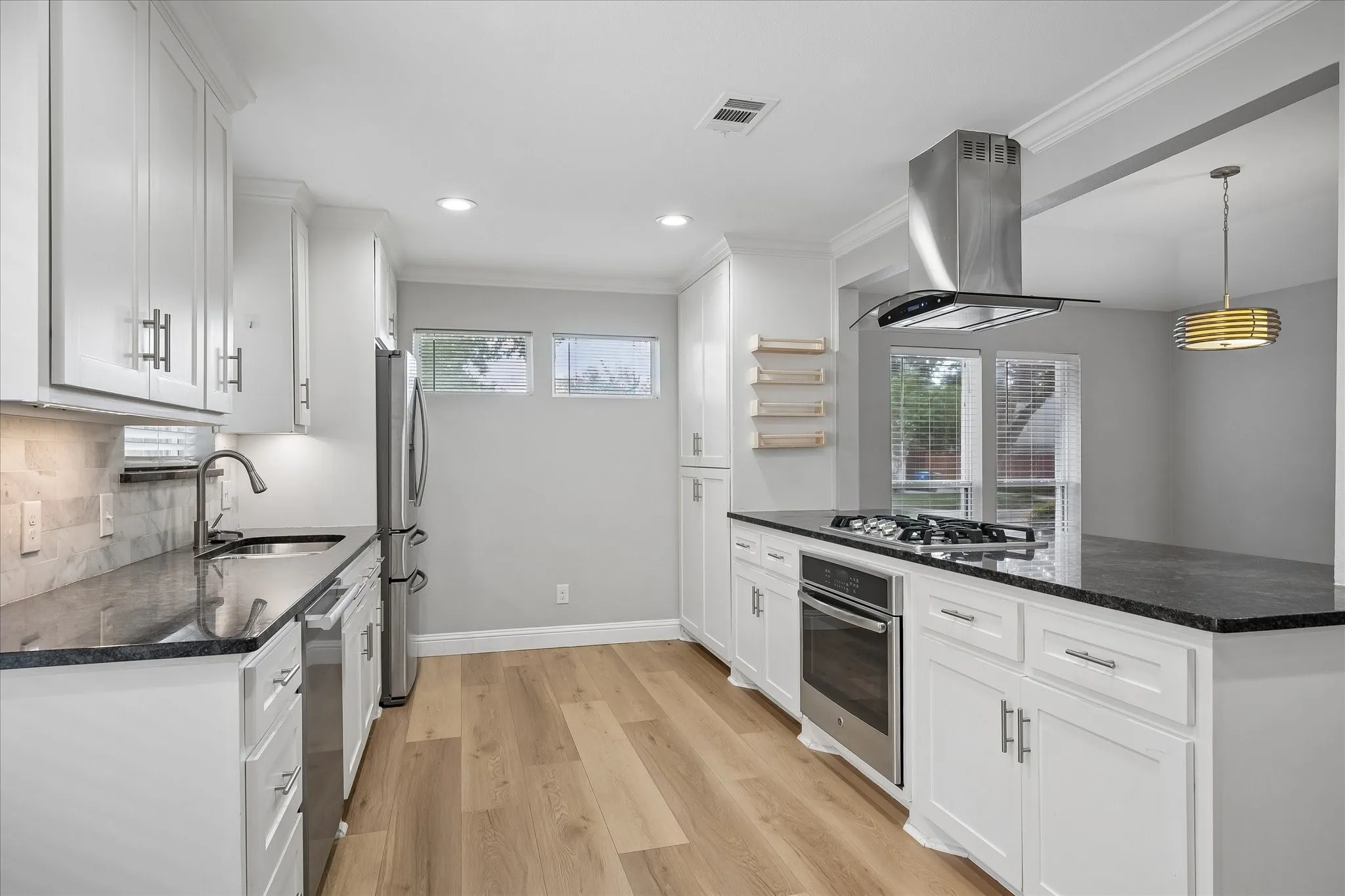 Single Family Residence For Rent in Dallas County , 16817 Rustic Meadows Drive, Dallas, Texas 75248, 3 Bedroom, 3 Bathroom, 2 Garage spaces, 2,190 Sqft, built in 1977, mls#21400902, Real Estate Agent in Dallas, Homes For Rent in Dallas county, Homes For Rent in Dallas, Realtor in Dallas Texas, Real Estate Brokerage Independent Realty Texas, Luminita Cordes Realtor