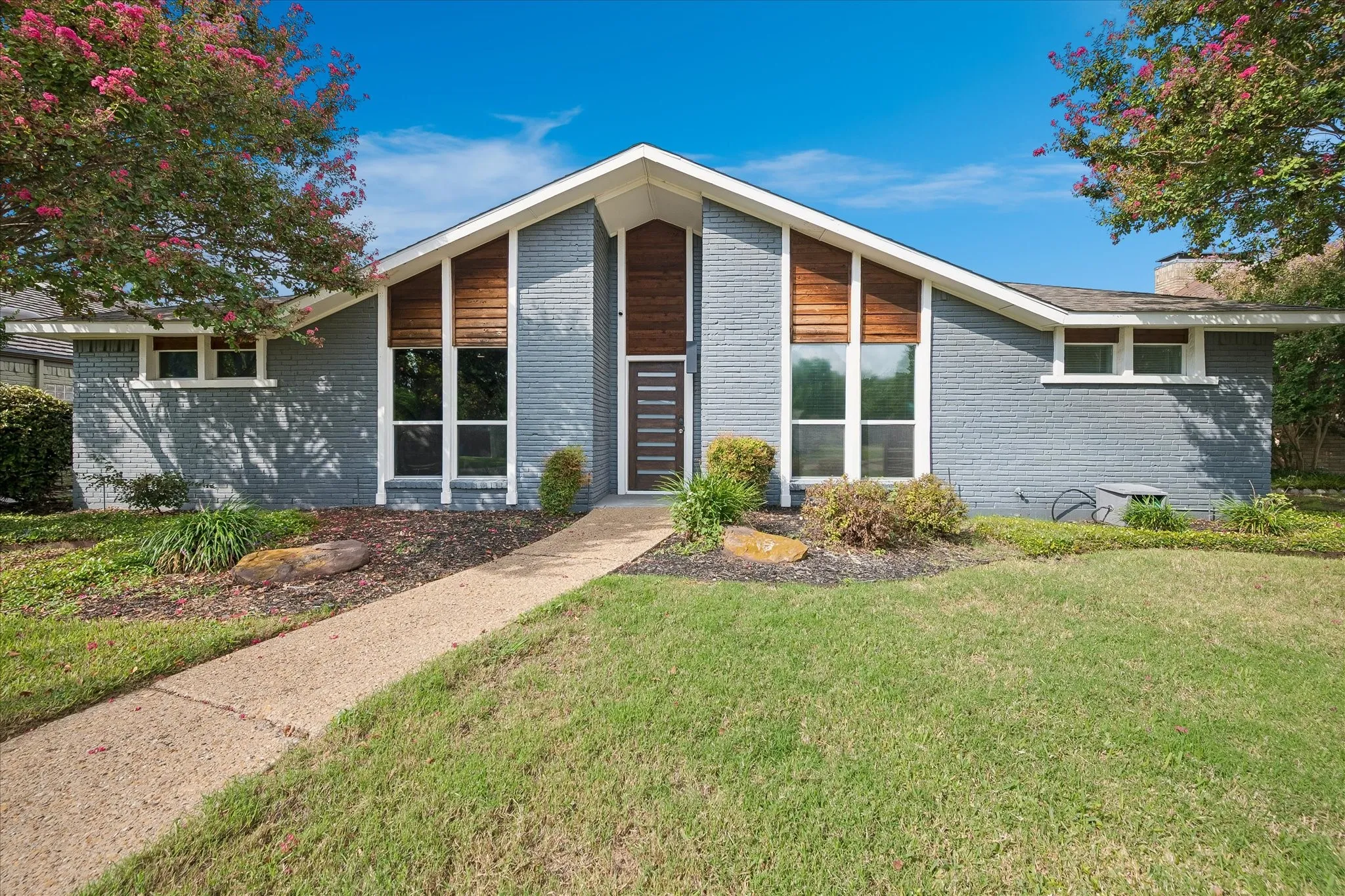 Single Family Residence For Rent