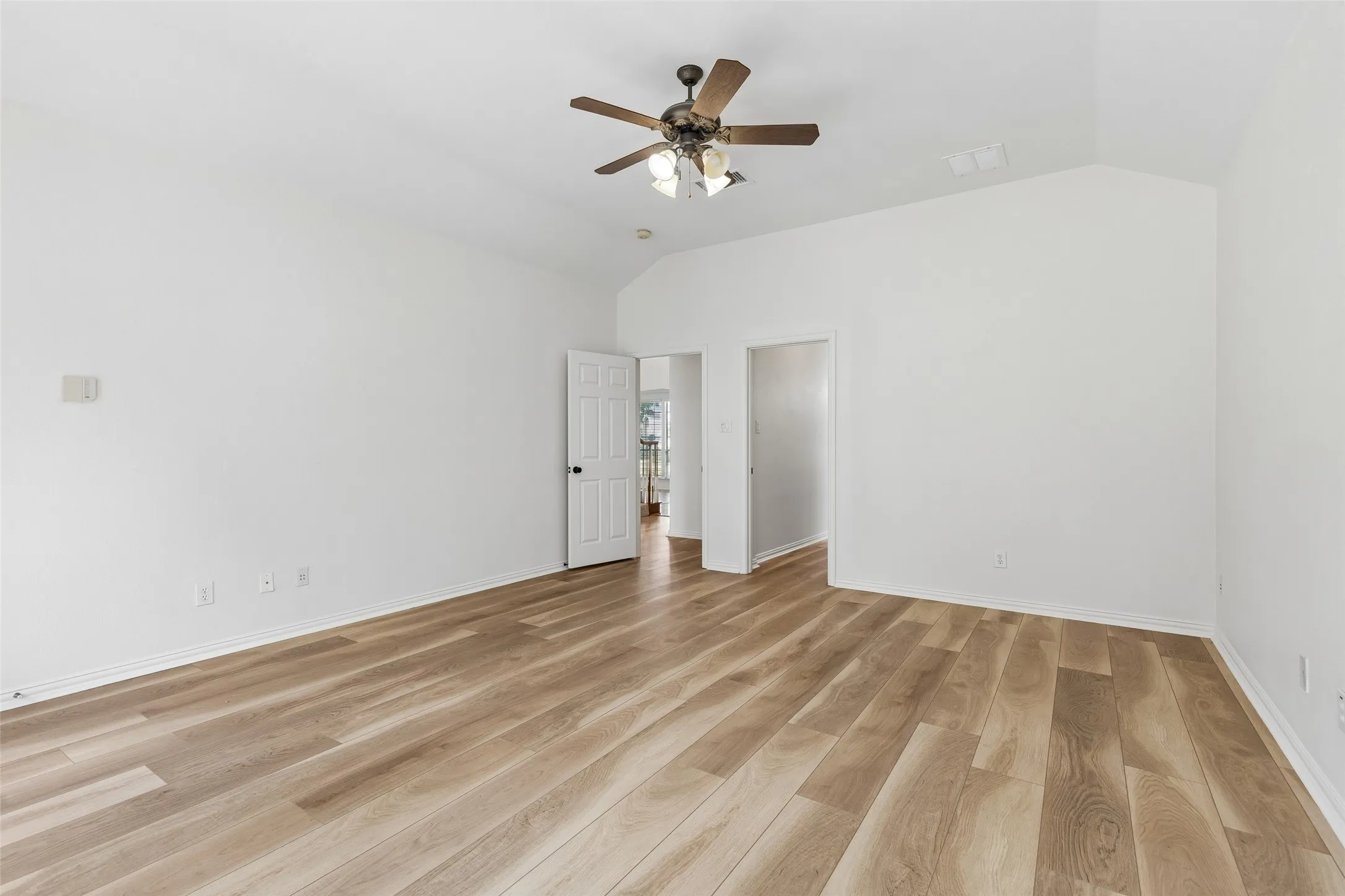 Single Family Residence For Rent in Dallas County , 849 Shorewood Drive, Coppell, Texas 75019, 5 Bedroom, 4 Bathroom, 2 Garage spaces, 3,487 Sqft, built in 1993, mls#21401958, Real Estate Agent in Coppell, Homes For Rent in Dallas county, Homes For Rent in Coppell, Realtor in Coppell Texas, Real Estate Brokerage Independent Realty Texas, Luminita Cordes Realtor