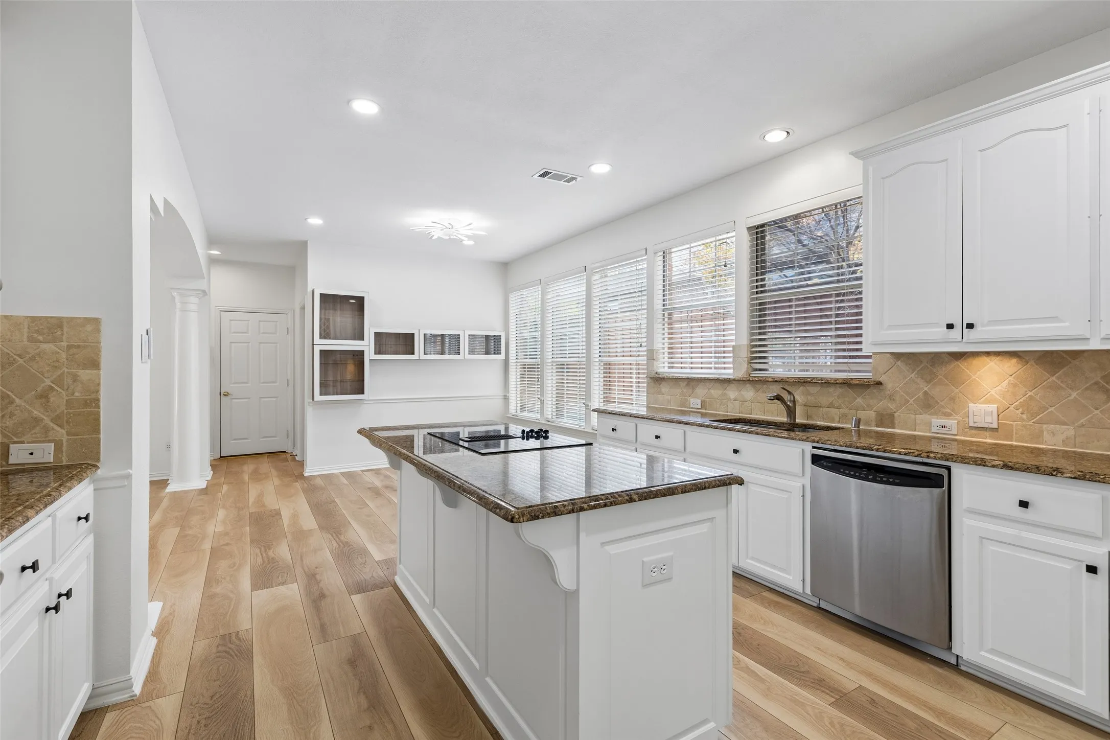 Single Family Residence For Rent in Dallas County , 849 Shorewood Drive, Coppell, Texas 75019, 5 Bedroom, 4 Bathroom, 2 Garage spaces, 3,487 Sqft, built in 1993, mls#21401958, Real Estate Agent in Coppell, Homes For Rent in Dallas county, Homes For Rent in Coppell, Realtor in Coppell Texas, Real Estate Brokerage Independent Realty Texas, Luminita Cordes Realtor