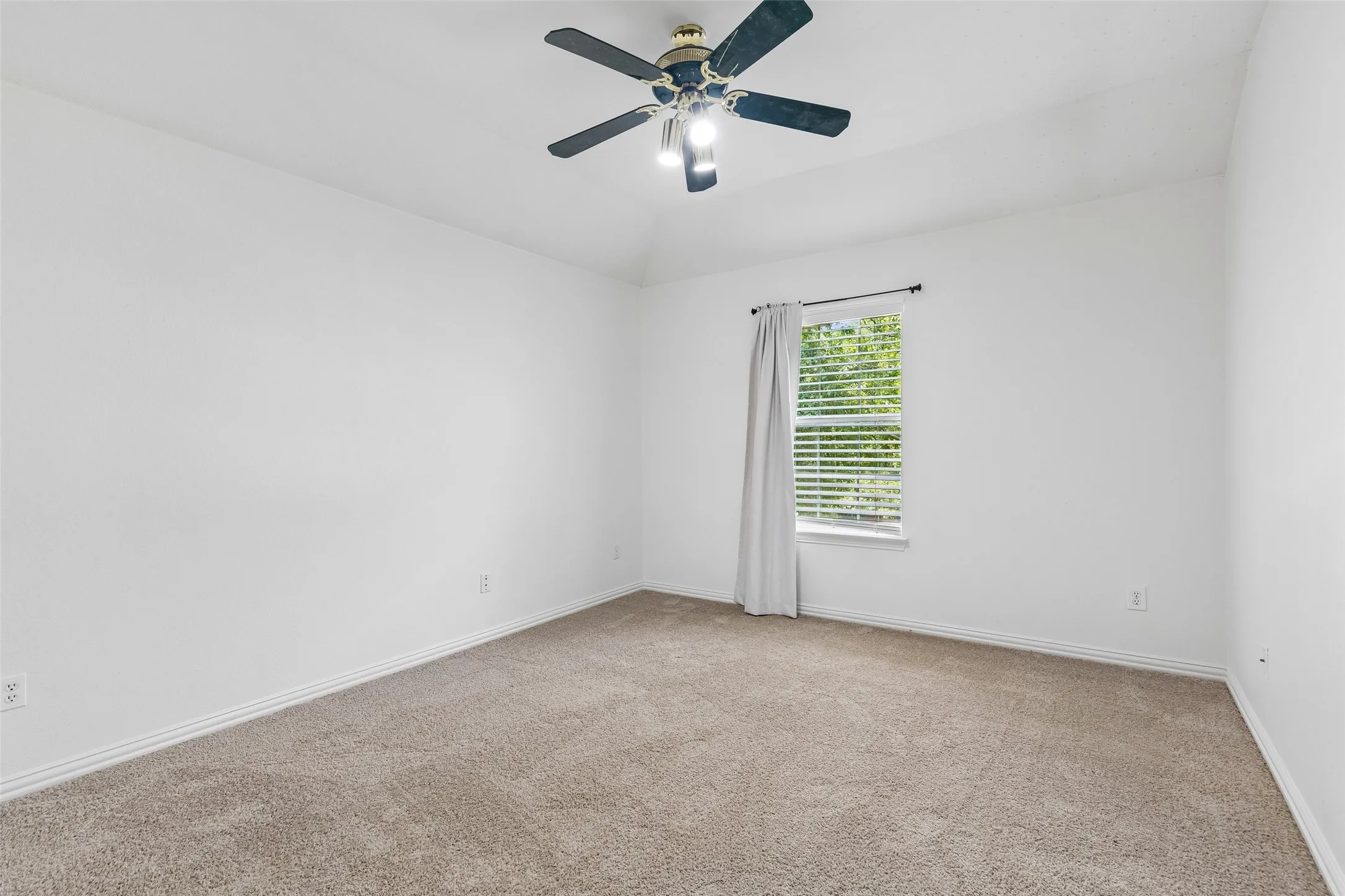 Single Family Residence For Rent in Dallas County , 849 Shorewood Drive, Coppell, Texas 75019, 5 Bedroom, 4 Bathroom, 2 Garage spaces, 3,487 Sqft, built in 1993, mls#21401958, Real Estate Agent in Coppell, Homes For Rent in Dallas county, Homes For Rent in Coppell, Realtor in Coppell Texas, Real Estate Brokerage Independent Realty Texas, Luminita Cordes Realtor