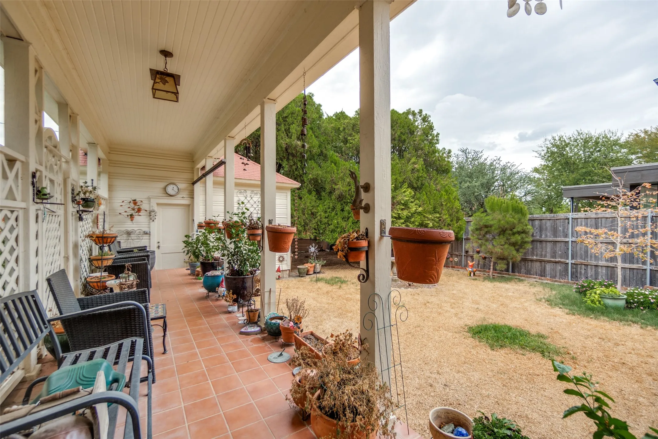 Single Family Residence For Sale in Dallas County , 6903 Clayton Avenue, Dallas, Texas 75214, 2 Bedroom, 1 Bathroom, 2 Garage spaces, 1,651 Sqft, built in 1939, mls#21398873, Real Estate Agent in Dallas, Homes For Sale in Dallas county, Homes For Sale in Dallas, Realtor in Dallas Texas, Real Estate Brokerage Independent Realty Texas, Luminita Cordes Realtor