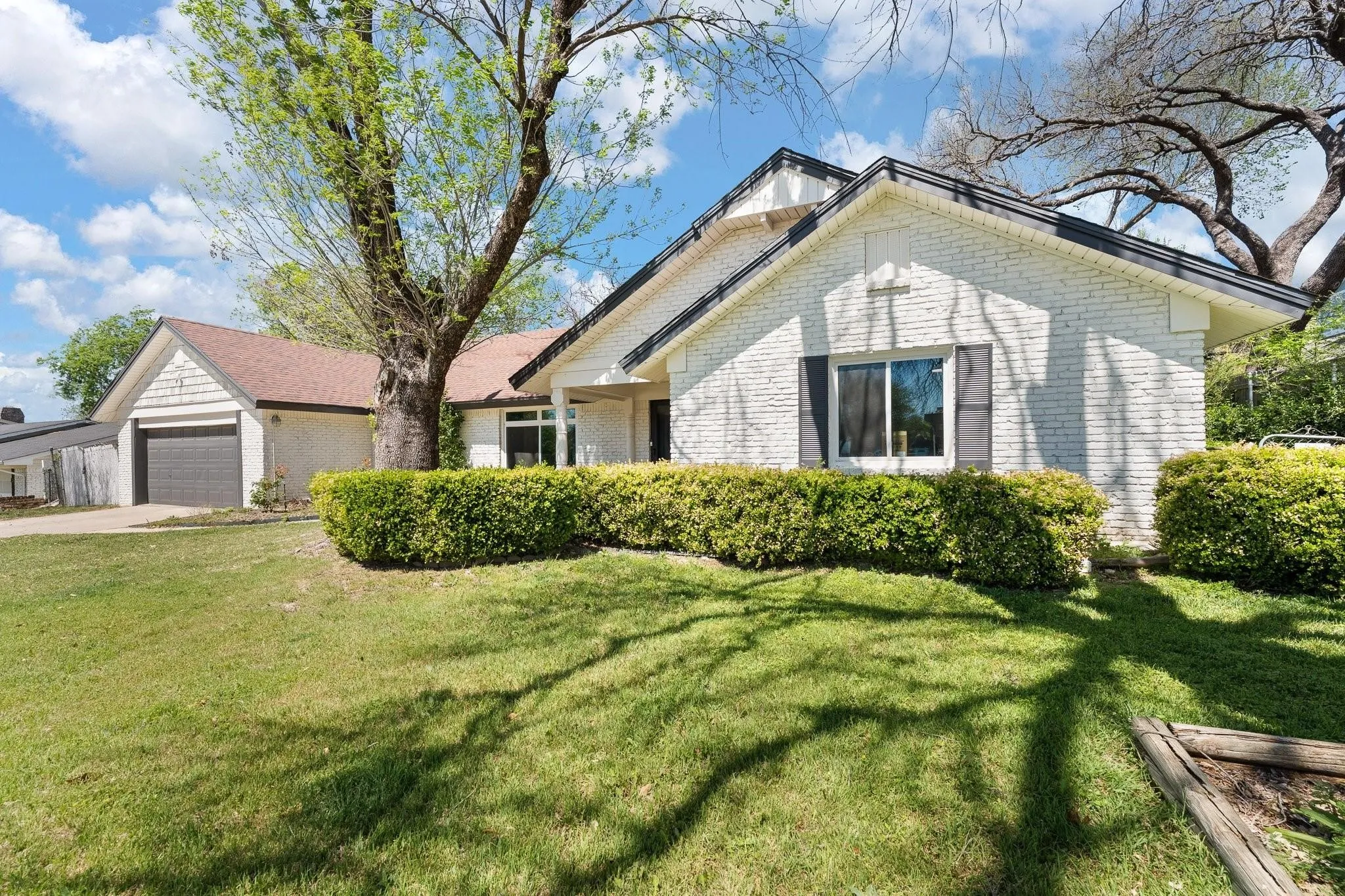 Single Family Residence For Sale in Tarrant County , 8116 Bangor Drive, Benbrook, Texas 76116, 4 Bedroom, 2 Bathroom, 2 Garage spaces, 2,494 Sqft, built in 1964, mls#21401034, Real Estate Agent in Benbrook, Homes For Sale in Tarrant county, Homes For Sale in Benbrook, Realtor in Benbrook Texas, Real Estate Brokerage Independent Realty Texas, Luminita Cordes Realtor