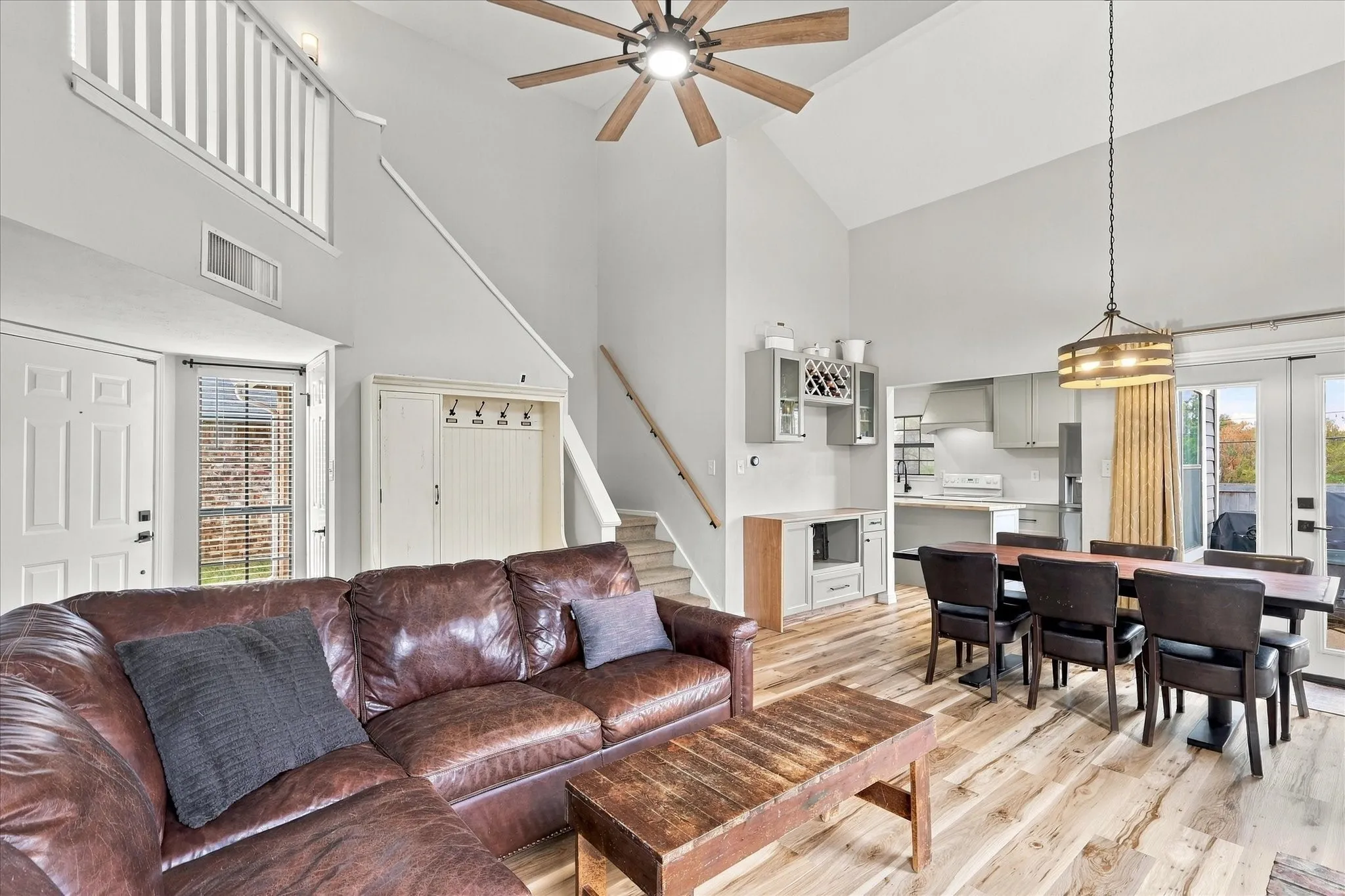 Single Family Residence For Sale in Denton County , 3136 Harbinger Lane, Dallas, Texas 75287, 2 Bedroom, 2 Bathroom, 1 Garage spaces, 1,182 Sqft, built in 1984, mls#21401487, Real Estate Agent in Dallas, Homes For Sale in Denton county, Homes For Sale in Dallas, Realtor in Dallas Texas, Real Estate Brokerage Independent Realty Texas, Luminita Cordes Realtor