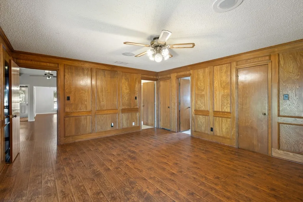 Single Family Residence For Sale in Rockwall County , 203 Becky Lane, Rockwall, Texas 75087, 4 Bedroom, 3 Bathroom, 2 Garage spaces, 2,269 Sqft, built in 1985, mls#21401851, Real Estate Agent in Rockwall, Homes For Sale in Rockwall county, Homes For Sale in Rockwall, Realtor in Rockwall Texas, Real Estate Brokerage Independent Realty Texas, Luminita Cordes Realtor