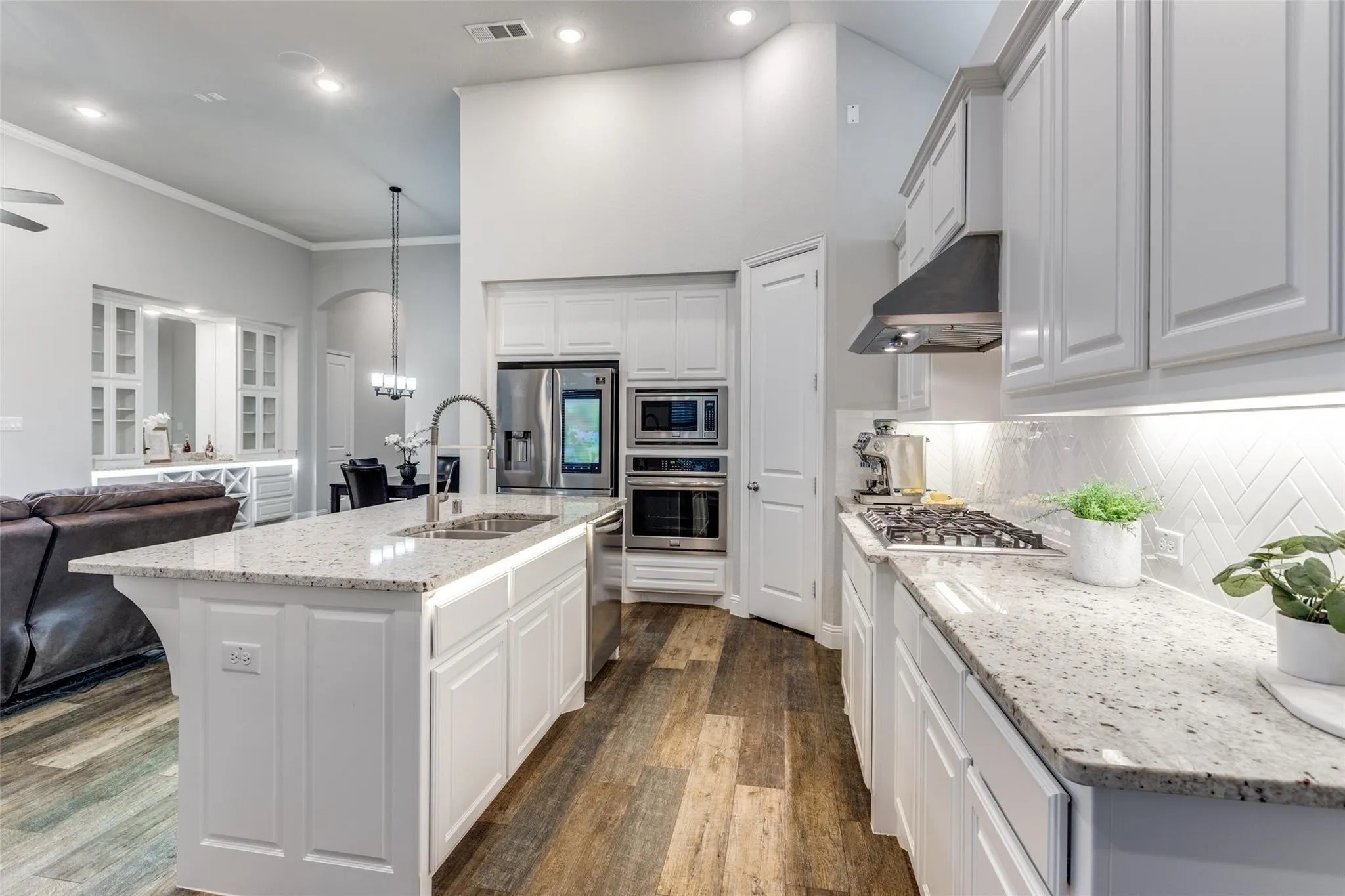 2nd Look at Kitchen
