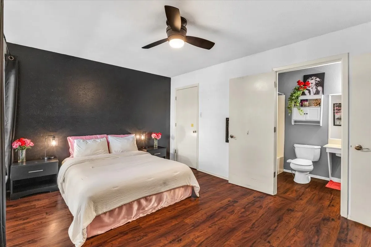 Single Family Residence For Sale in Wise County , 1217 Elm Court, Runaway Bay, Texas 76426, 2 Bedroom, 2 Bathroom, Garage spaces, 1,172 Sqft, built in 1977, mls#21401954, Real Estate Agent in Runaway Bay, Homes For Sale in Wise county, Homes For Sale in Runaway Bay, Realtor in Runaway Bay Texas, Real Estate Brokerage Independent Realty Texas, Luminita Cordes Realtor