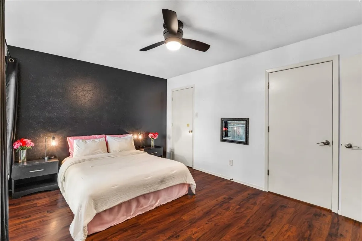 Single Family Residence For Sale in Wise County , 1217 Elm Court, Runaway Bay, Texas 76426, 2 Bedroom, 2 Bathroom, Garage spaces, 1,172 Sqft, built in 1977, mls#21401954, Real Estate Agent in Runaway Bay, Homes For Sale in Wise county, Homes For Sale in Runaway Bay, Realtor in Runaway Bay Texas, Real Estate Brokerage Independent Realty Texas, Luminita Cordes Realtor