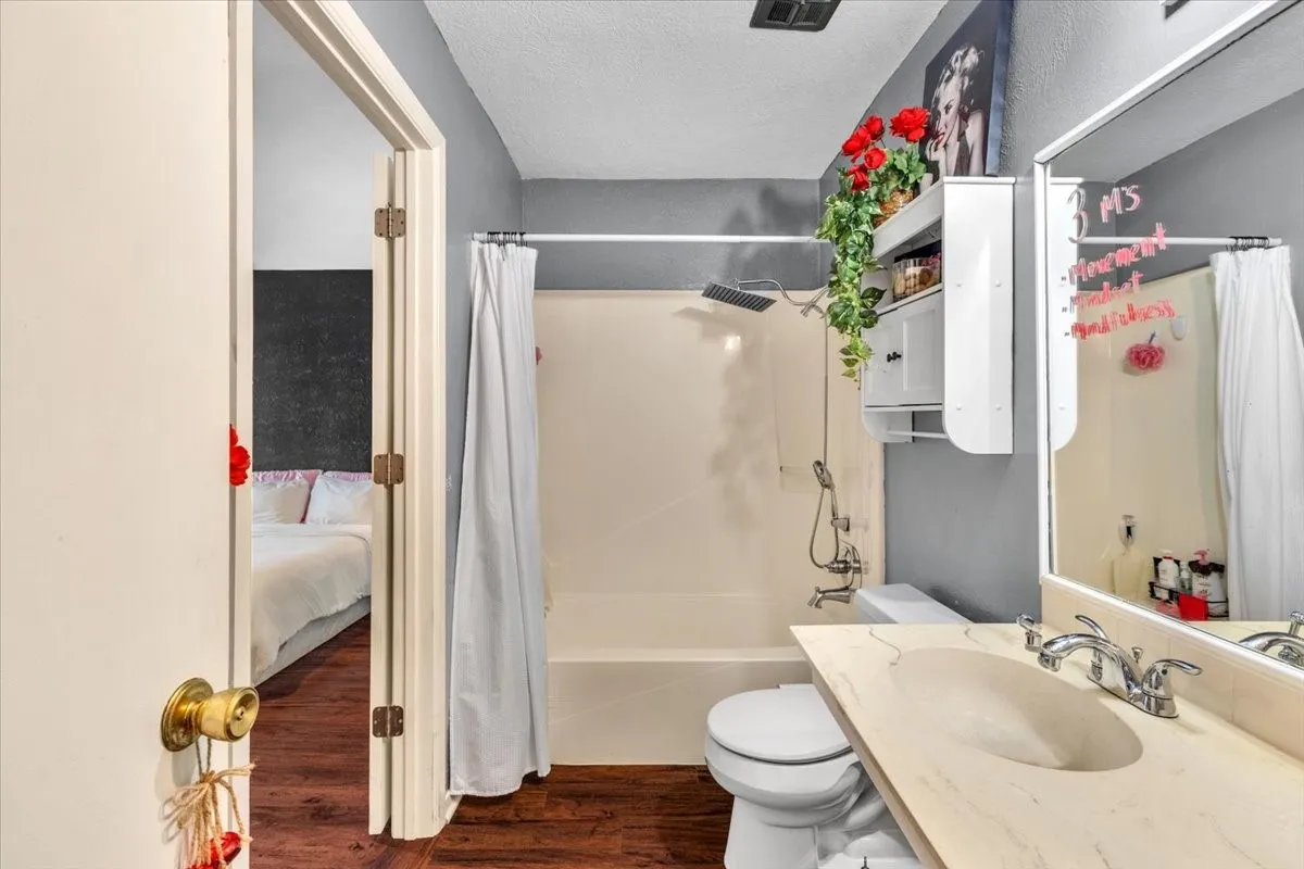 Single Family Residence For Sale in Wise County , 1217 Elm Court, Runaway Bay, Texas 76426, 2 Bedroom, 2 Bathroom, Garage spaces, 1,172 Sqft, built in 1977, mls#21401954, Real Estate Agent in Runaway Bay, Homes For Sale in Wise county, Homes For Sale in Runaway Bay, Realtor in Runaway Bay Texas, Real Estate Brokerage Independent Realty Texas, Luminita Cordes Realtor