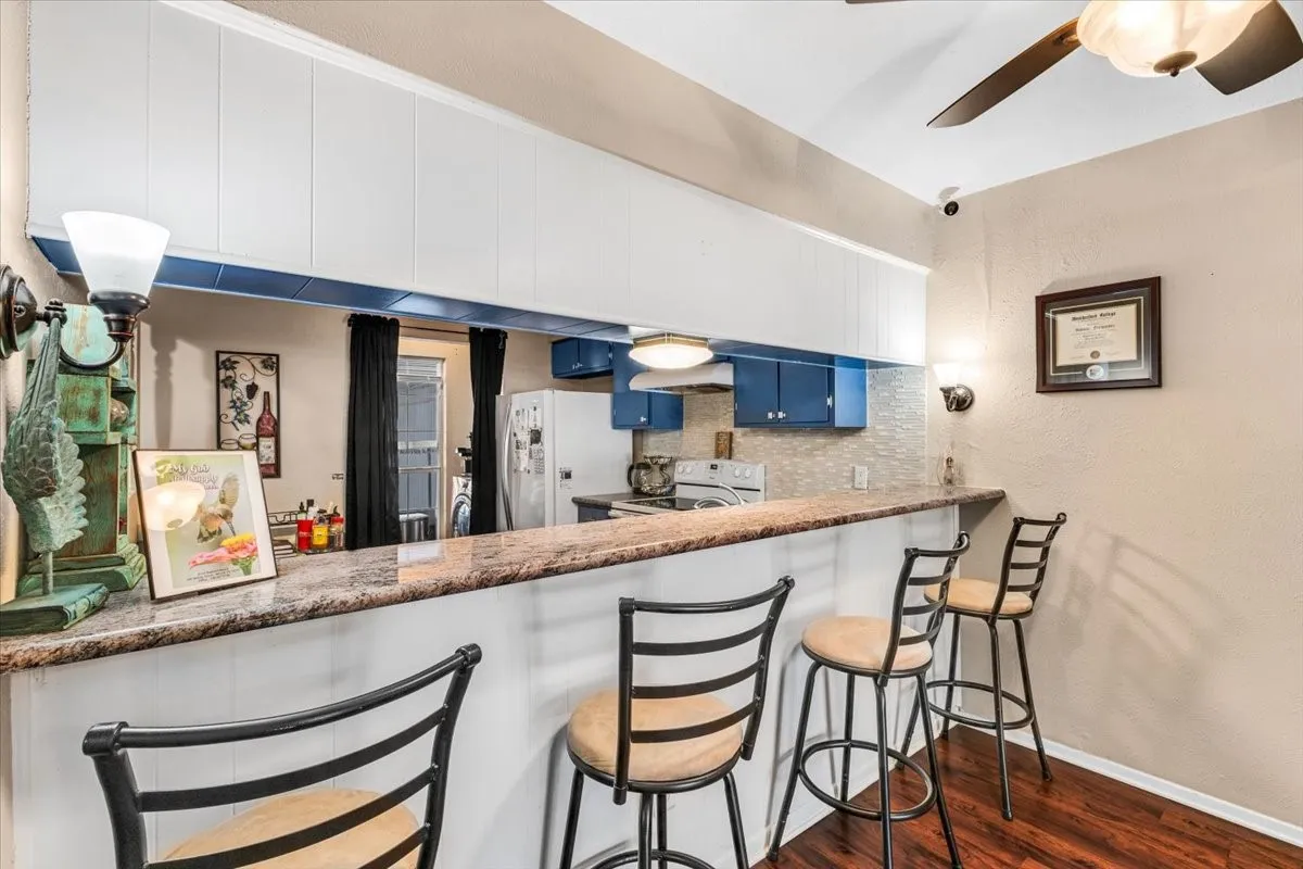 Single Family Residence For Sale in Wise County , 1217 Elm Court, Runaway Bay, Texas 76426, 2 Bedroom, 2 Bathroom, Garage spaces, 1,172 Sqft, built in 1977, mls#21401954, Real Estate Agent in Runaway Bay, Homes For Sale in Wise county, Homes For Sale in Runaway Bay, Realtor in Runaway Bay Texas, Real Estate Brokerage Independent Realty Texas, Luminita Cordes Realtor