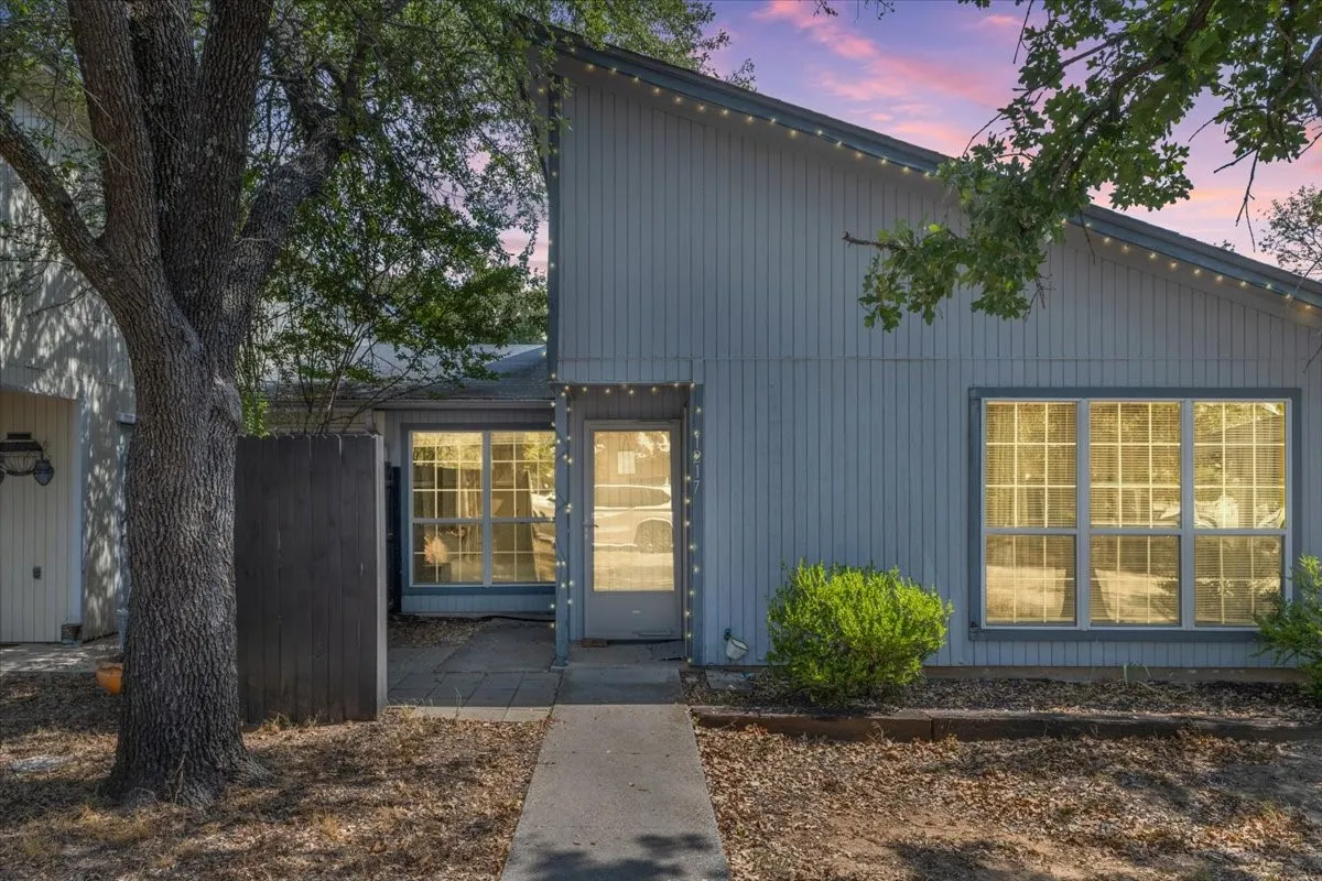 Single Family Residence For Sale in Wise County , 1217 Elm Court, Runaway Bay, Texas 76426, 2 Bedroom, 2 Bathroom, Garage spaces, 1,172 Sqft, built in 1977, mls#21401954, Real Estate Agent in Runaway Bay, Homes For Sale in Wise county, Homes For Sale in Runaway Bay, Realtor in Runaway Bay Texas, Real Estate Brokerage Independent Realty Texas, Luminita Cordes Realtor