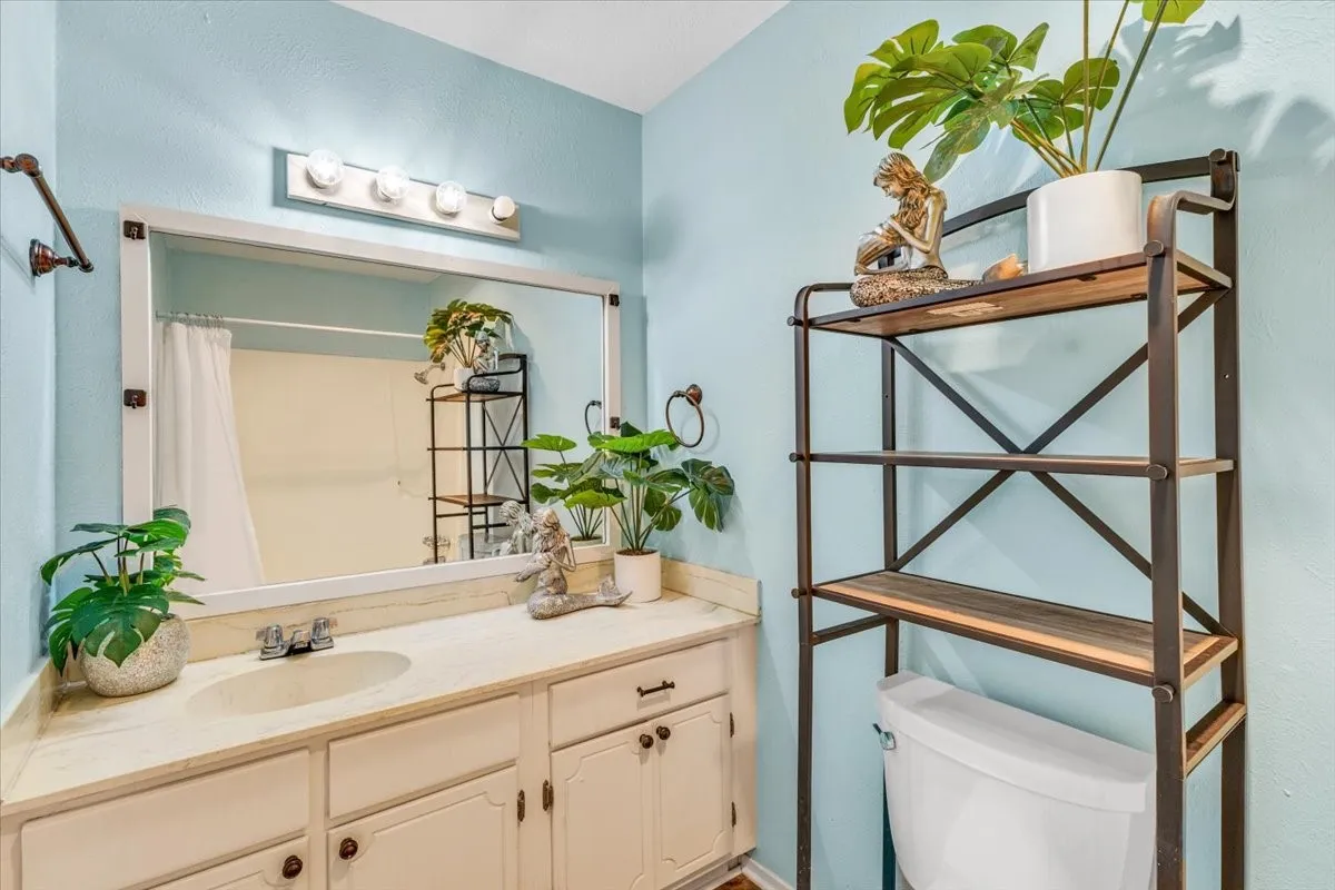 Single Family Residence For Sale in Wise County , 1217 Elm Court, Runaway Bay, Texas 76426, 2 Bedroom, 2 Bathroom, Garage spaces, 1,172 Sqft, built in 1977, mls#21401954, Real Estate Agent in Runaway Bay, Homes For Sale in Wise county, Homes For Sale in Runaway Bay, Realtor in Runaway Bay Texas, Real Estate Brokerage Independent Realty Texas, Luminita Cordes Realtor
