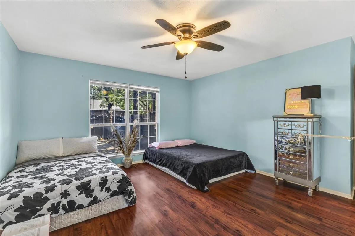Single Family Residence For Sale in Wise County , 1217 Elm Court, Runaway Bay, Texas 76426, 2 Bedroom, 2 Bathroom, Garage spaces, 1,172 Sqft, built in 1977, mls#21401954, Real Estate Agent in Runaway Bay, Homes For Sale in Wise county, Homes For Sale in Runaway Bay, Realtor in Runaway Bay Texas, Real Estate Brokerage Independent Realty Texas, Luminita Cordes Realtor