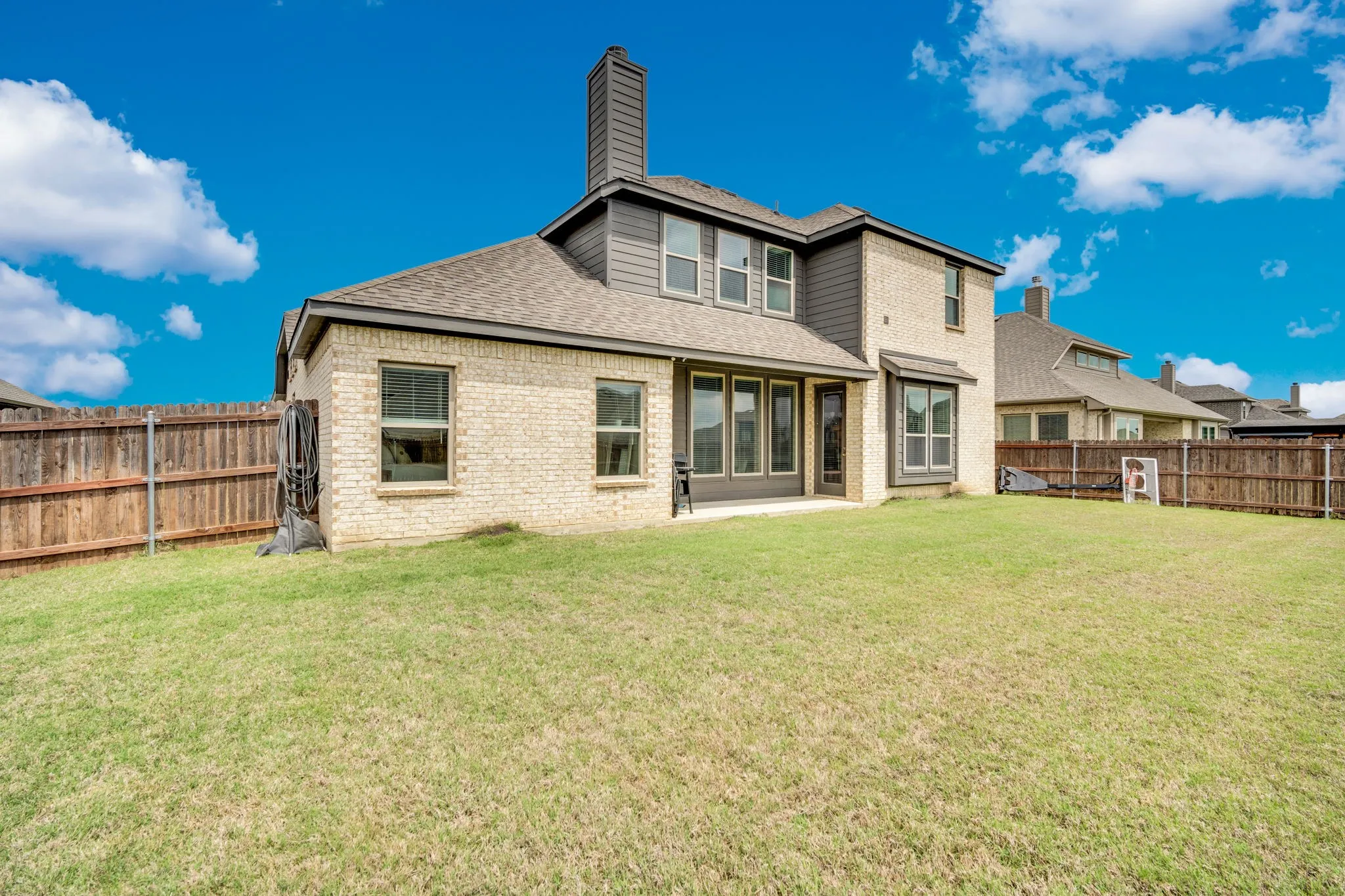 Single Family Residence For Sale in Ellis County , 624 Sirius Lane, Waxahachie, Texas 75165, 4 Bedroom, 4 Bathroom, 2 Garage spaces, 3,140 Sqft, built in 2022, mls#21402041, Real Estate Agent in Waxahachie, Homes For Sale in Ellis county, Homes For Sale in Waxahachie, Realtor in Waxahachie Texas, Real Estate Brokerage Independent Realty Texas, Luminita Cordes Realtor