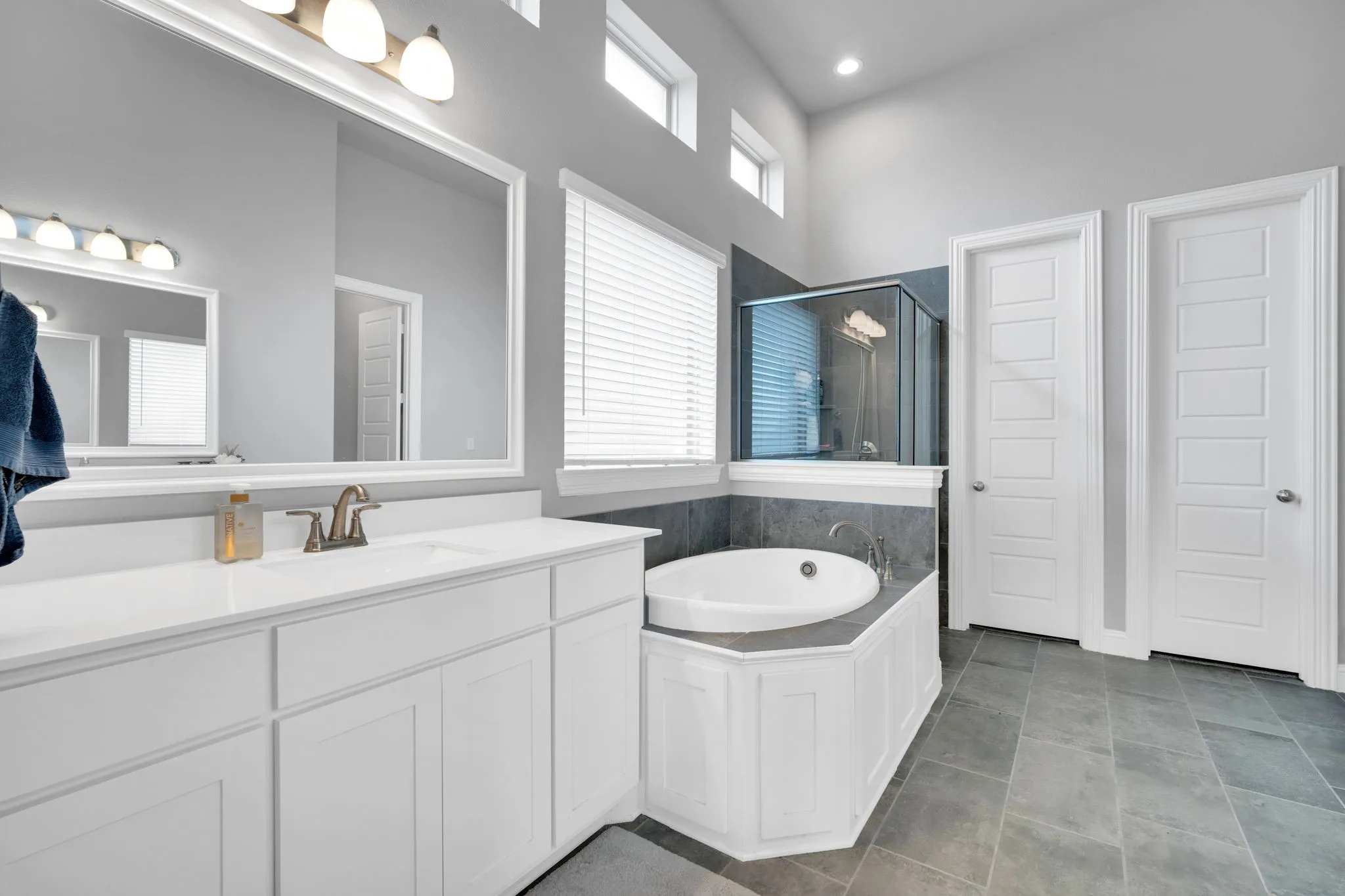 Single Family Residence For Sale in Ellis County , 624 Sirius Lane, Waxahachie, Texas 75165, 4 Bedroom, 4 Bathroom, 2 Garage spaces, 3,140 Sqft, built in 2022, mls#21402041, Real Estate Agent in Waxahachie, Homes For Sale in Ellis county, Homes For Sale in Waxahachie, Realtor in Waxahachie Texas, Real Estate Brokerage Independent Realty Texas, Luminita Cordes Realtor