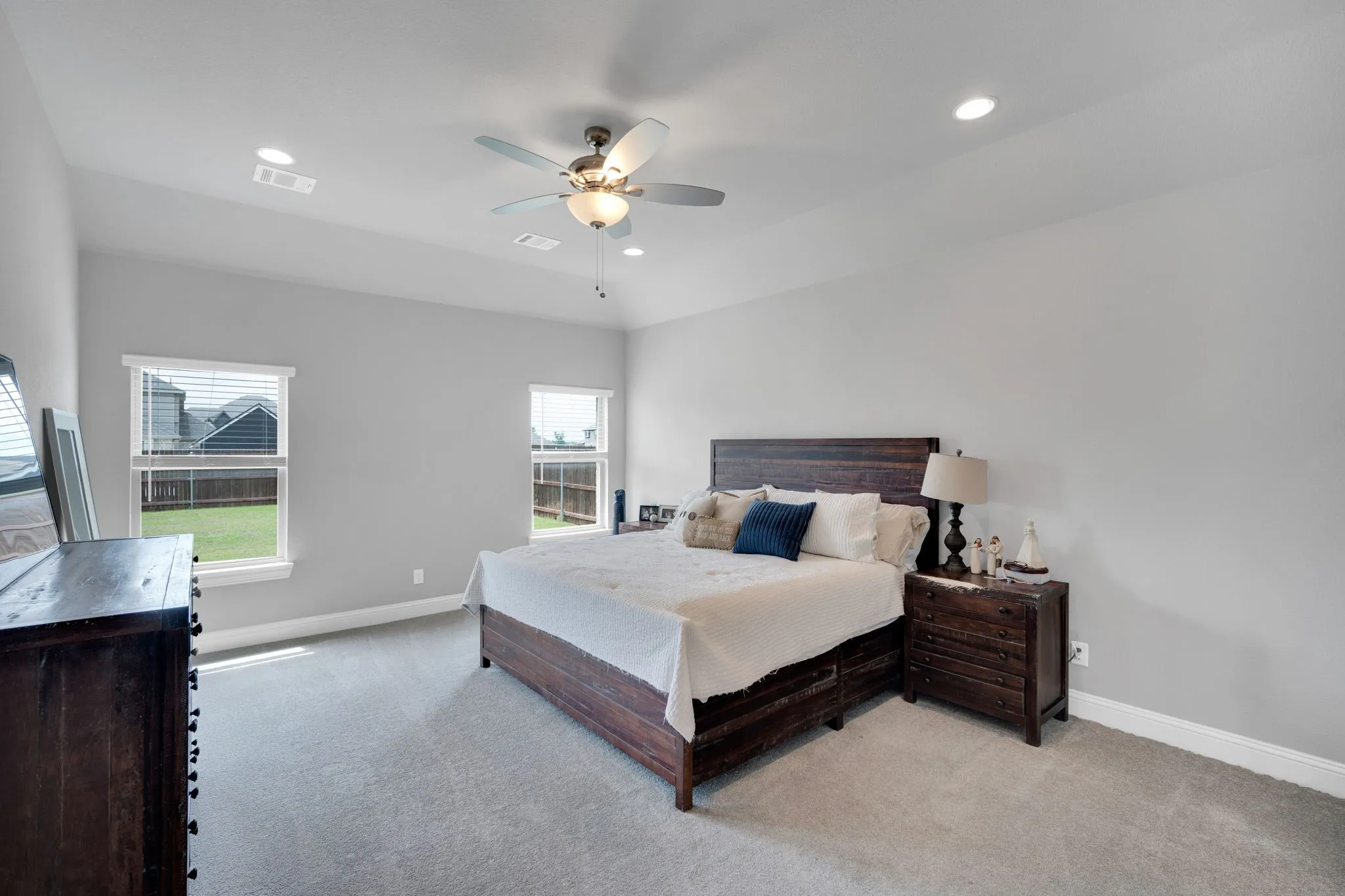 Single Family Residence For Sale in Ellis County , 624 Sirius Lane, Waxahachie, Texas 75165, 4 Bedroom, 4 Bathroom, 2 Garage spaces, 3,140 Sqft, built in 2022, mls#21402041, Real Estate Agent in Waxahachie, Homes For Sale in Ellis county, Homes For Sale in Waxahachie, Realtor in Waxahachie Texas, Real Estate Brokerage Independent Realty Texas, Luminita Cordes Realtor