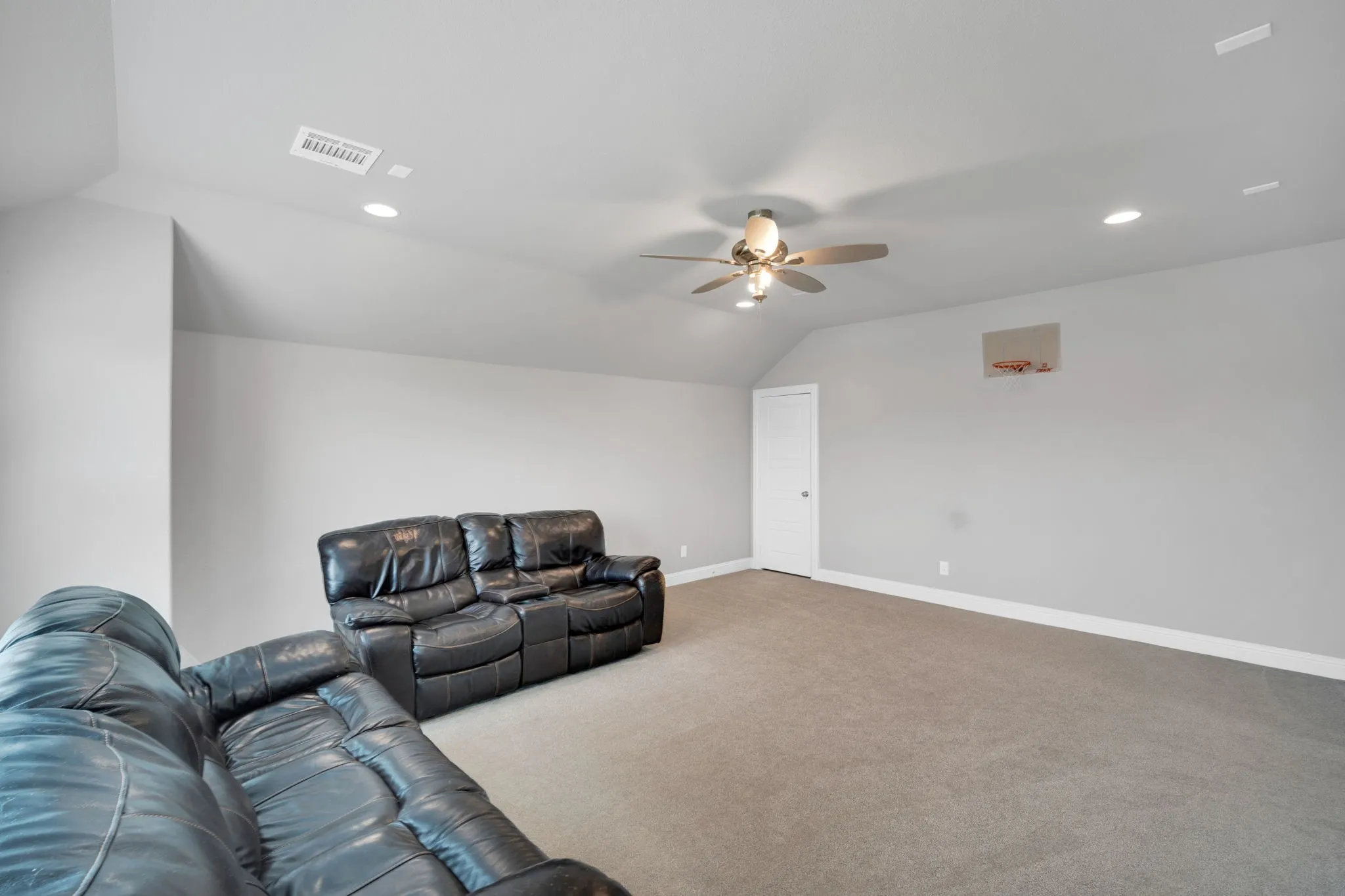 Single Family Residence For Sale in Ellis County , 624 Sirius Lane, Waxahachie, Texas 75165, 4 Bedroom, 4 Bathroom, 2 Garage spaces, 3,140 Sqft, built in 2022, mls#21402041, Real Estate Agent in Waxahachie, Homes For Sale in Ellis county, Homes For Sale in Waxahachie, Realtor in Waxahachie Texas, Real Estate Brokerage Independent Realty Texas, Luminita Cordes Realtor