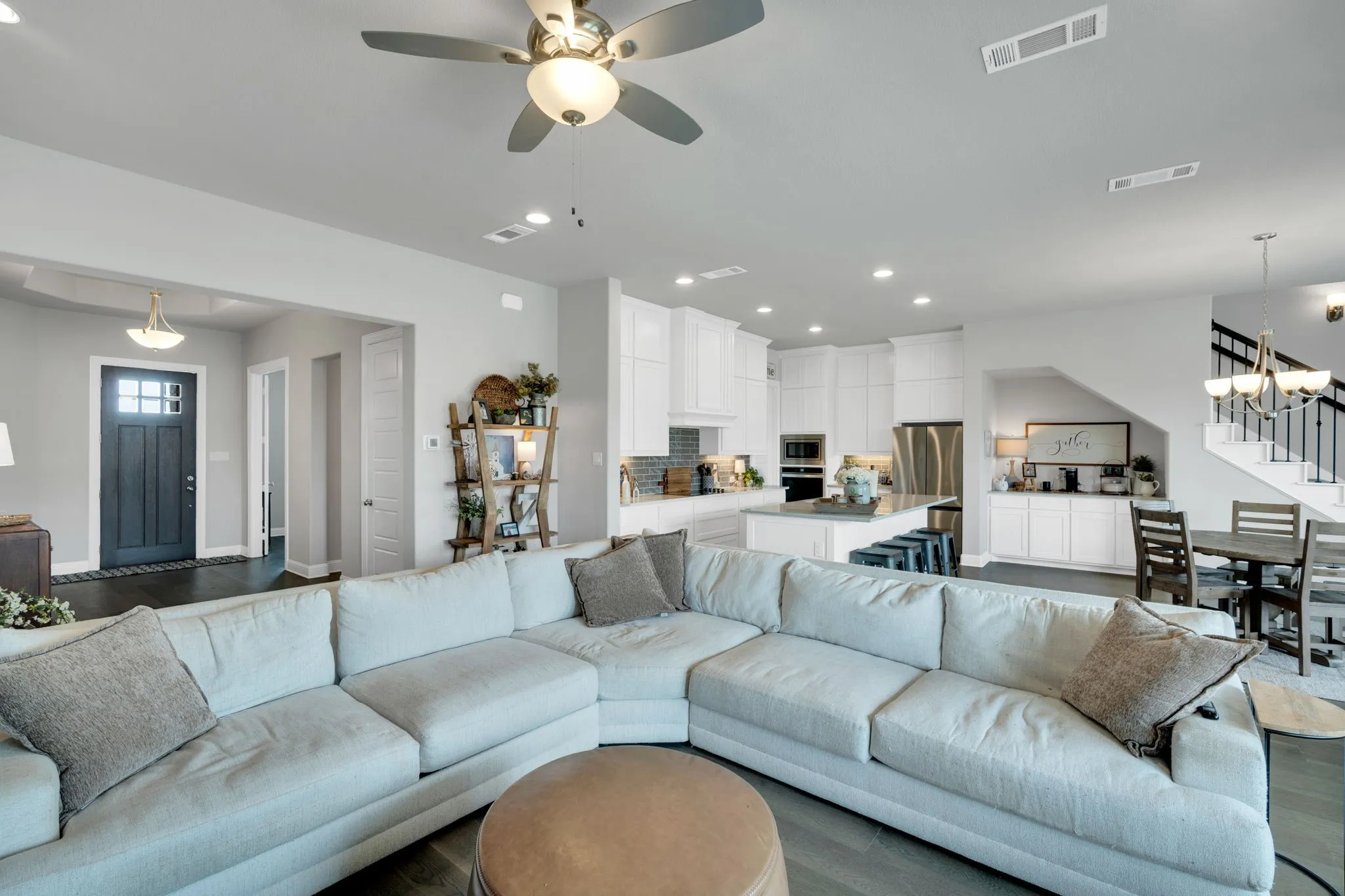 Single Family Residence For Sale in Ellis County , 624 Sirius Lane, Waxahachie, Texas 75165, 4 Bedroom, 4 Bathroom, 2 Garage spaces, 3,140 Sqft, built in 2022, mls#21402041, Real Estate Agent in Waxahachie, Homes For Sale in Ellis county, Homes For Sale in Waxahachie, Realtor in Waxahachie Texas, Real Estate Brokerage Independent Realty Texas, Luminita Cordes Realtor
