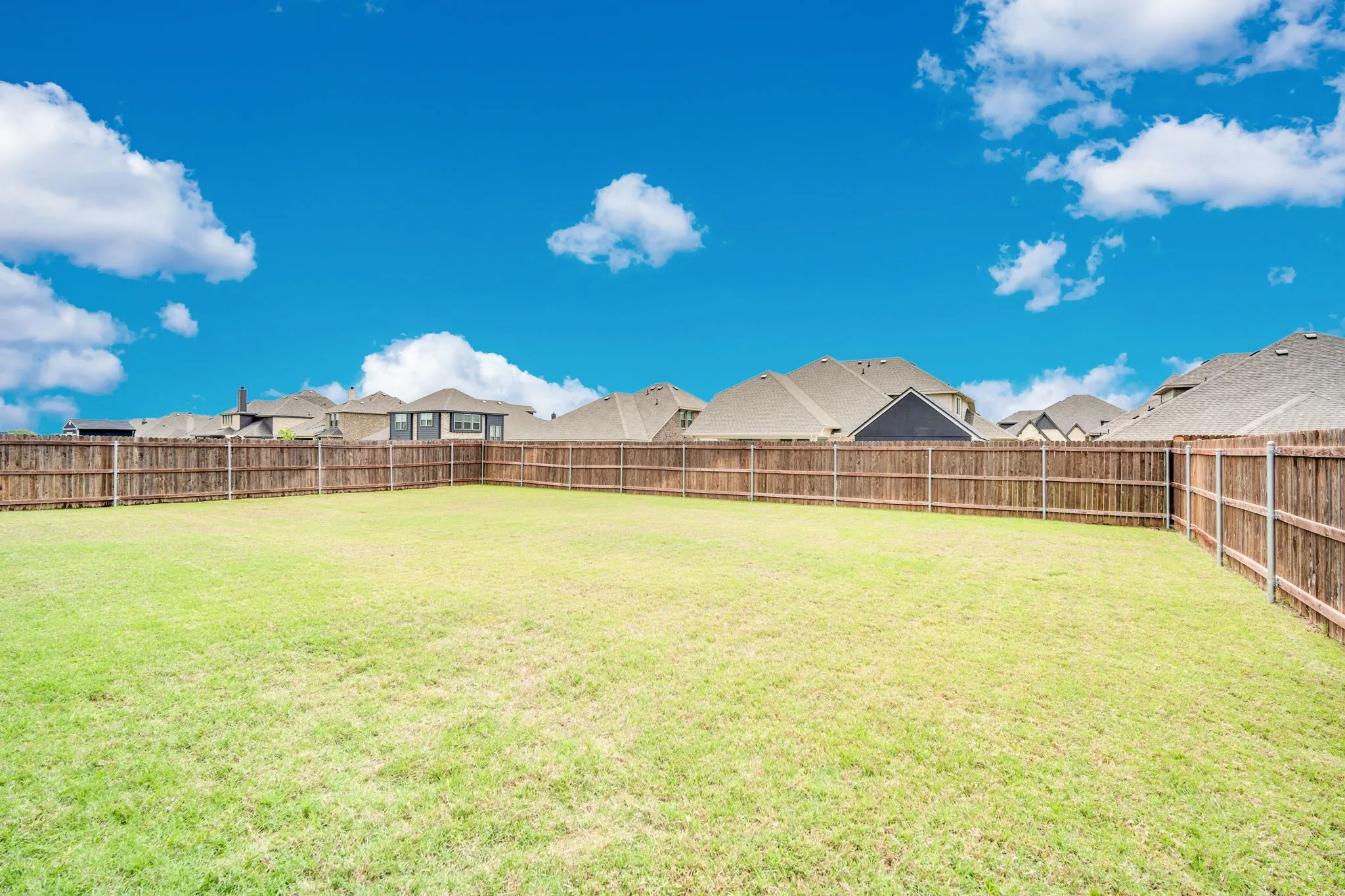 Single Family Residence For Sale in Ellis County , 624 Sirius Lane, Waxahachie, Texas 75165, 4 Bedroom, 4 Bathroom, 2 Garage spaces, 3,140 Sqft, built in 2022, mls#21402041, Real Estate Agent in Waxahachie, Homes For Sale in Ellis county, Homes For Sale in Waxahachie, Realtor in Waxahachie Texas, Real Estate Brokerage Independent Realty Texas, Luminita Cordes Realtor