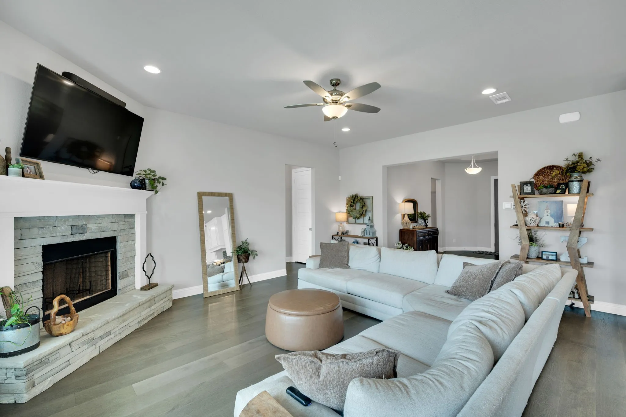 Single Family Residence For Sale in Ellis County , 624 Sirius Lane, Waxahachie, Texas 75165, 4 Bedroom, 4 Bathroom, 2 Garage spaces, 3,140 Sqft, built in 2022, mls#21402041, Real Estate Agent in Waxahachie, Homes For Sale in Ellis county, Homes For Sale in Waxahachie, Realtor in Waxahachie Texas, Real Estate Brokerage Independent Realty Texas, Luminita Cordes Realtor