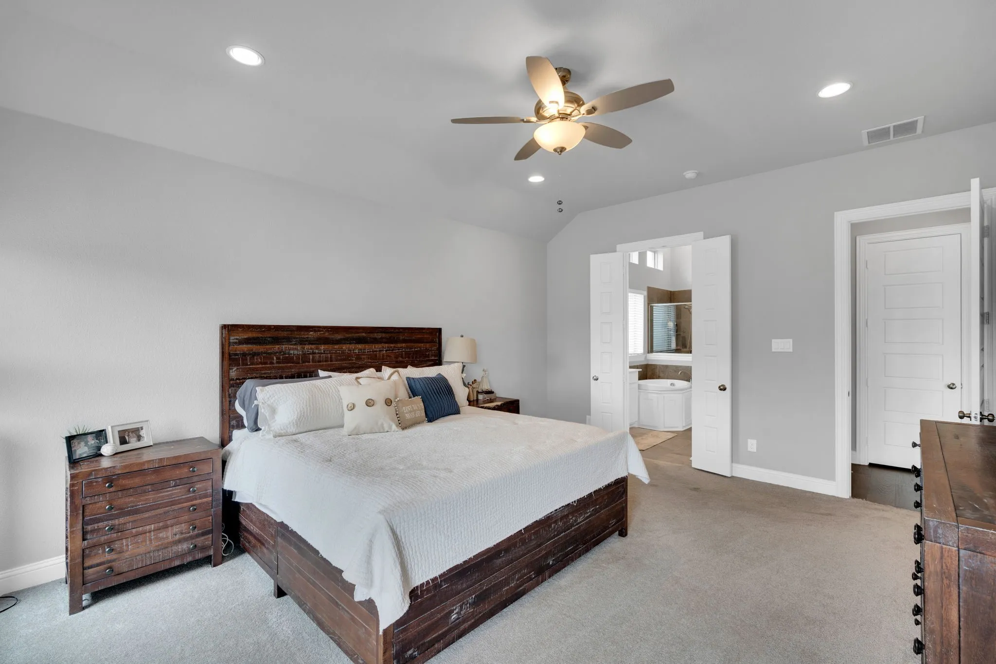 Single Family Residence For Sale in Ellis County , 624 Sirius Lane, Waxahachie, Texas 75165, 4 Bedroom, 4 Bathroom, 2 Garage spaces, 3,140 Sqft, built in 2022, mls#21402041, Real Estate Agent in Waxahachie, Homes For Sale in Ellis county, Homes For Sale in Waxahachie, Realtor in Waxahachie Texas, Real Estate Brokerage Independent Realty Texas, Luminita Cordes Realtor
