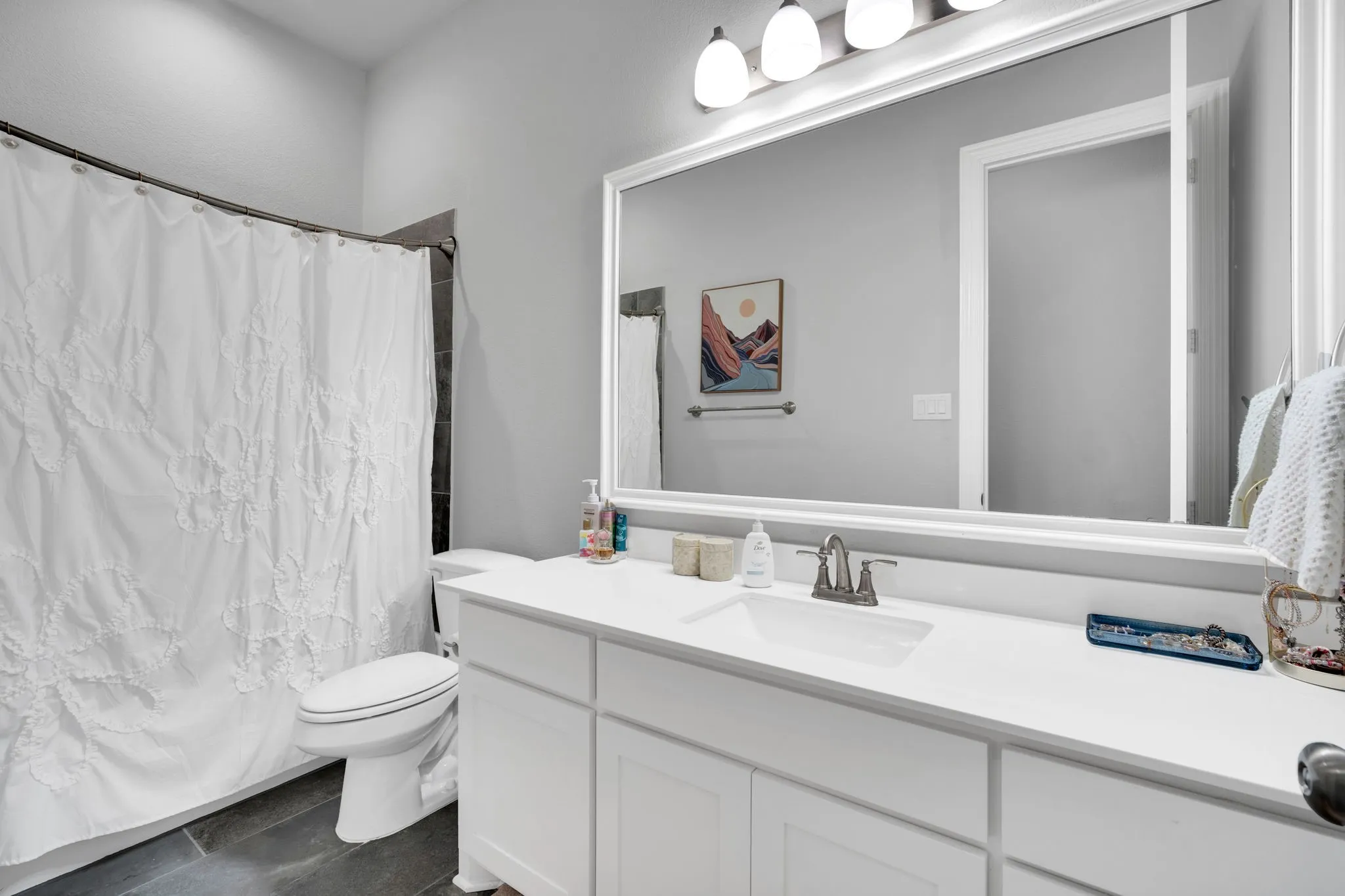 Single Family Residence For Sale in Ellis County , 624 Sirius Lane, Waxahachie, Texas 75165, 4 Bedroom, 4 Bathroom, 2 Garage spaces, 3,140 Sqft, built in 2022, mls#21402041, Real Estate Agent in Waxahachie, Homes For Sale in Ellis county, Homes For Sale in Waxahachie, Realtor in Waxahachie Texas, Real Estate Brokerage Independent Realty Texas, Luminita Cordes Realtor