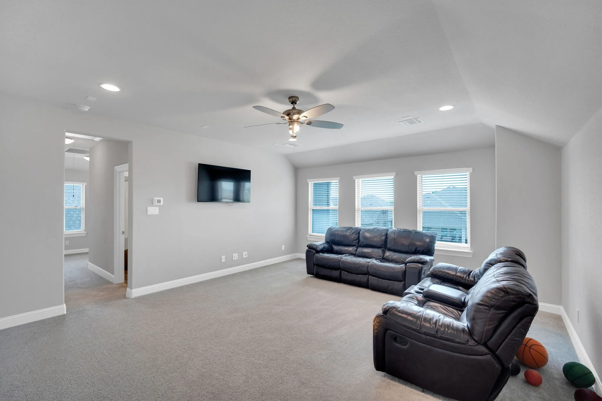 Single Family Residence For Sale in Ellis County , 624 Sirius Lane, Waxahachie, Texas 75165, 4 Bedroom, 4 Bathroom, 2 Garage spaces, 3,140 Sqft, built in 2022, mls#21402041, Real Estate Agent in Waxahachie, Homes For Sale in Ellis county, Homes For Sale in Waxahachie, Realtor in Waxahachie Texas, Real Estate Brokerage Independent Realty Texas, Luminita Cordes Realtor