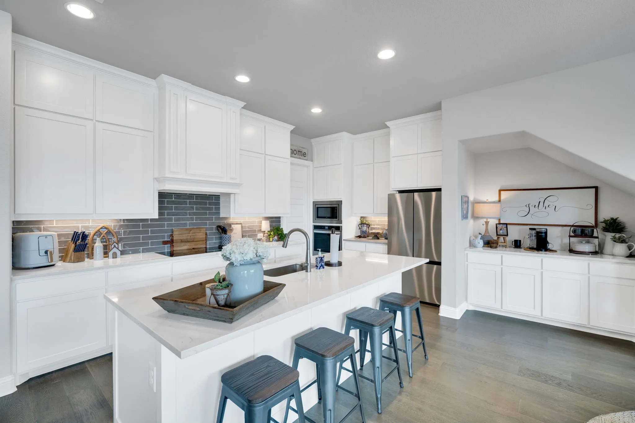 Single Family Residence For Sale in Ellis County , 624 Sirius Lane, Waxahachie, Texas 75165, 4 Bedroom, 4 Bathroom, 2 Garage spaces, 3,140 Sqft, built in 2022, mls#21402041, Real Estate Agent in Waxahachie, Homes For Sale in Ellis county, Homes For Sale in Waxahachie, Realtor in Waxahachie Texas, Real Estate Brokerage Independent Realty Texas, Luminita Cordes Realtor