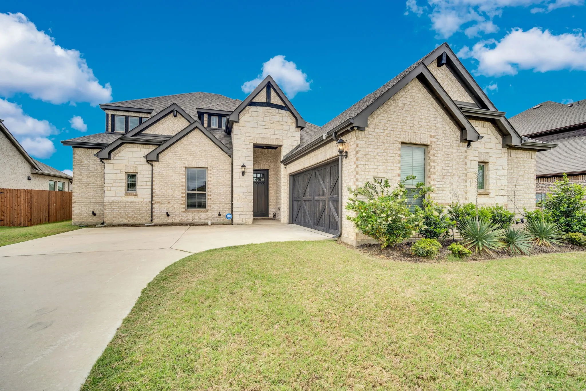 Single Family Residence For Sale in Ellis County , 624 Sirius Lane, Waxahachie, Texas 75165, 4 Bedroom, 4 Bathroom, 2 Garage spaces, 3,140 Sqft, built in 2022, mls#21402041, Real Estate Agent in Waxahachie, Homes For Sale in Ellis county, Homes For Sale in Waxahachie, Realtor in Waxahachie Texas, Real Estate Brokerage Independent Realty Texas, Luminita Cordes Realtor
