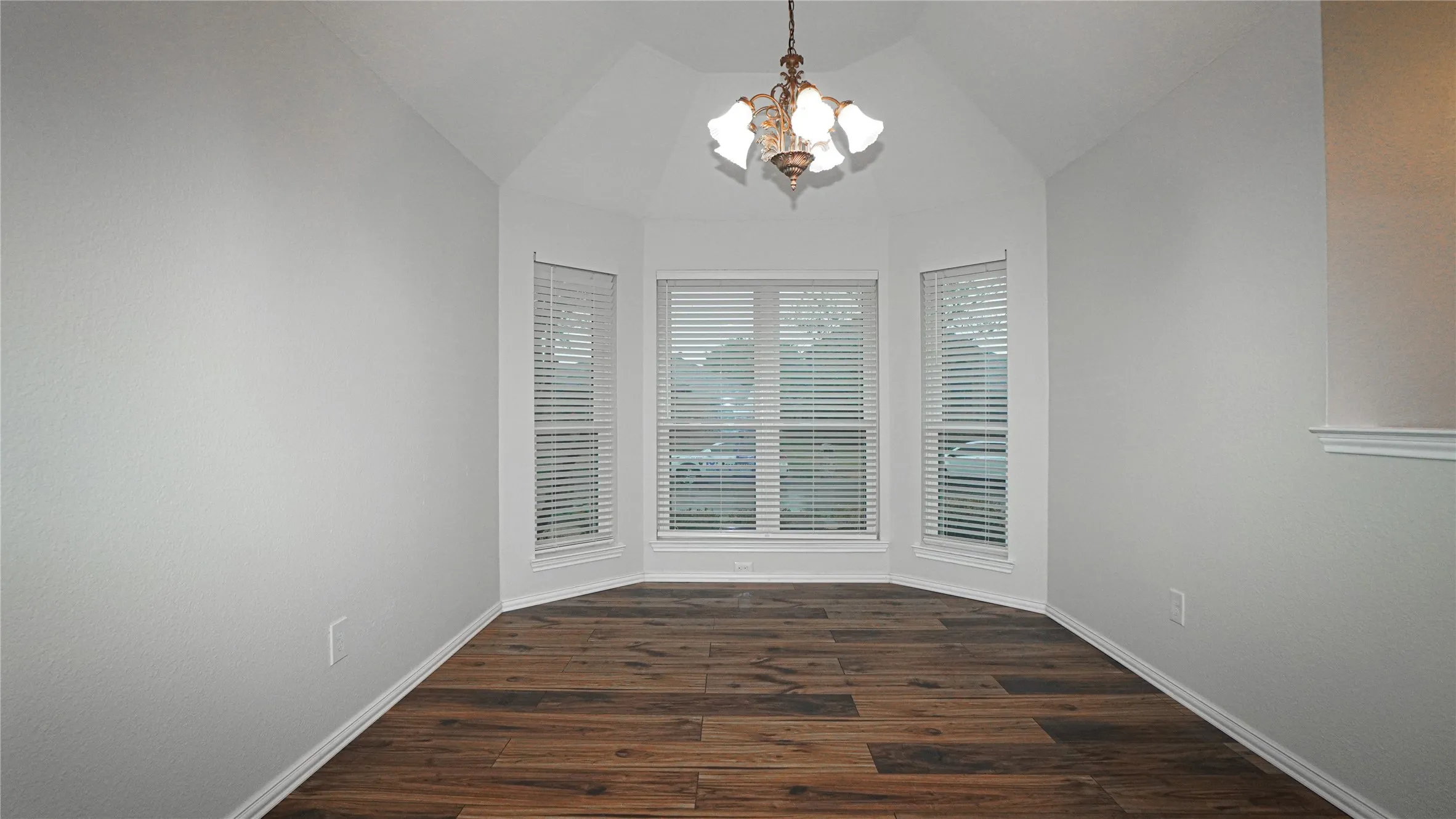 Single Family Residence For Rent in Dallas County , 2508 Hawk Drive, Mesquite, Texas 75181, 3 Bedroom, 2 Bathroom, 2 Garage spaces, 1,771 Sqft, built in 1988, mls#21401048, Real Estate Agent in Mesquite, Homes For Rent in Dallas county, Homes For Rent in Mesquite, Realtor in Mesquite Texas, Real Estate Brokerage Independent Realty Texas, Luminita Cordes Realtor