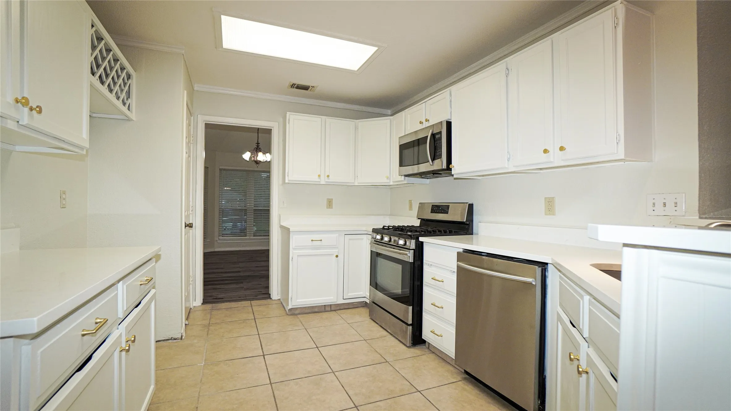 Single Family Residence For Rent in Dallas County , 2508 Hawk Drive, Mesquite, Texas 75181, 3 Bedroom, 2 Bathroom, 2 Garage spaces, 1,771 Sqft, built in 1988, mls#21401048, Real Estate Agent in Mesquite, Homes For Rent in Dallas county, Homes For Rent in Mesquite, Realtor in Mesquite Texas, Real Estate Brokerage Independent Realty Texas, Luminita Cordes Realtor